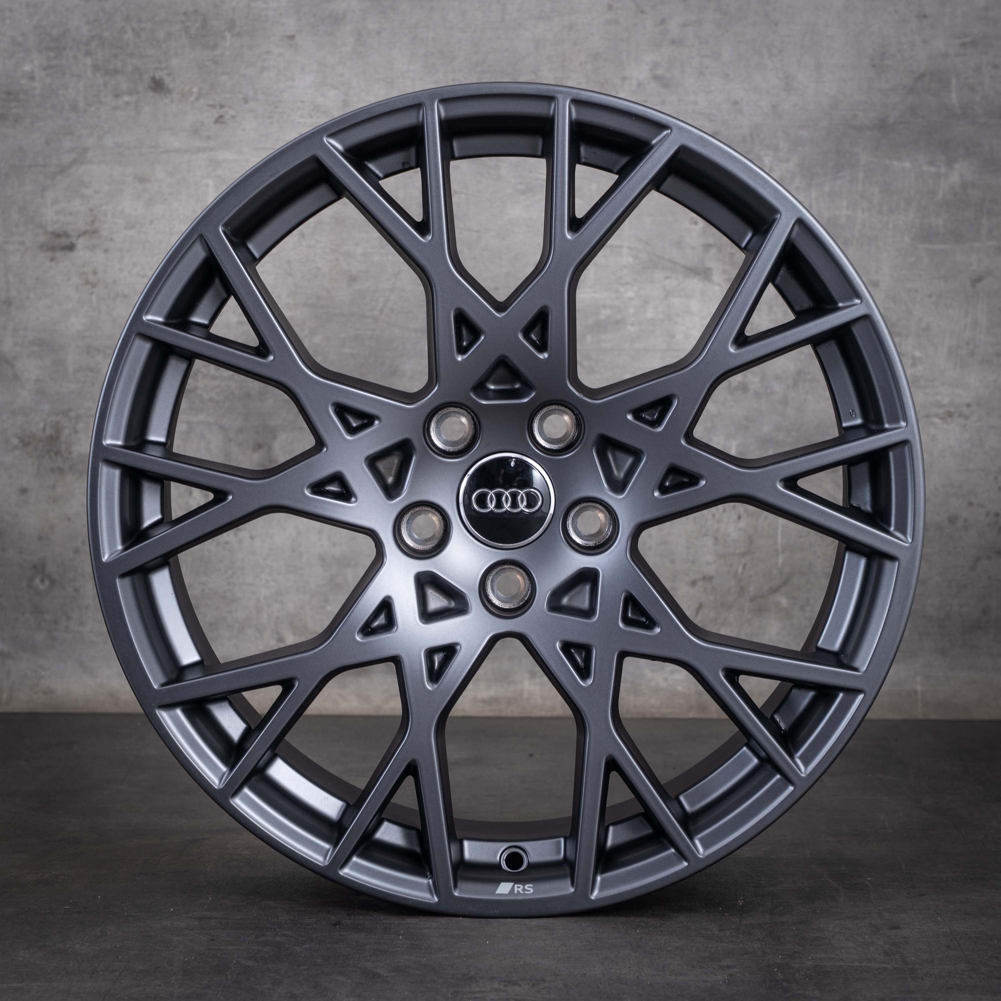 Alkuperäiset Audi RS3 -vanteet 19 tuumaa 8Y 8Y0601025CK 8Y0601025CL graniittiharmaa silkkimatta UUDET