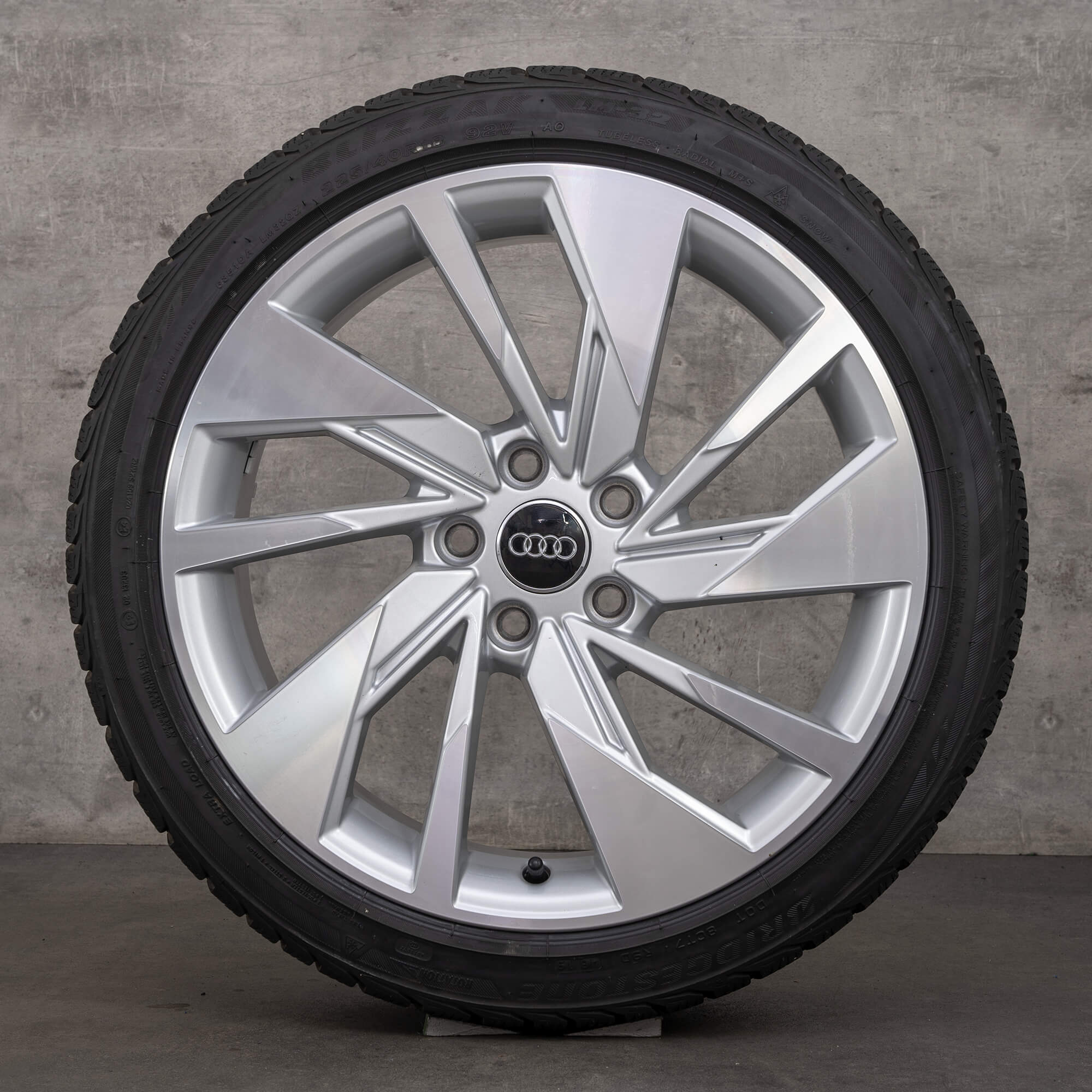 Audi A3 S3 8Y Sportback jantes hiver 18 pouces pneus 8Y0601025F