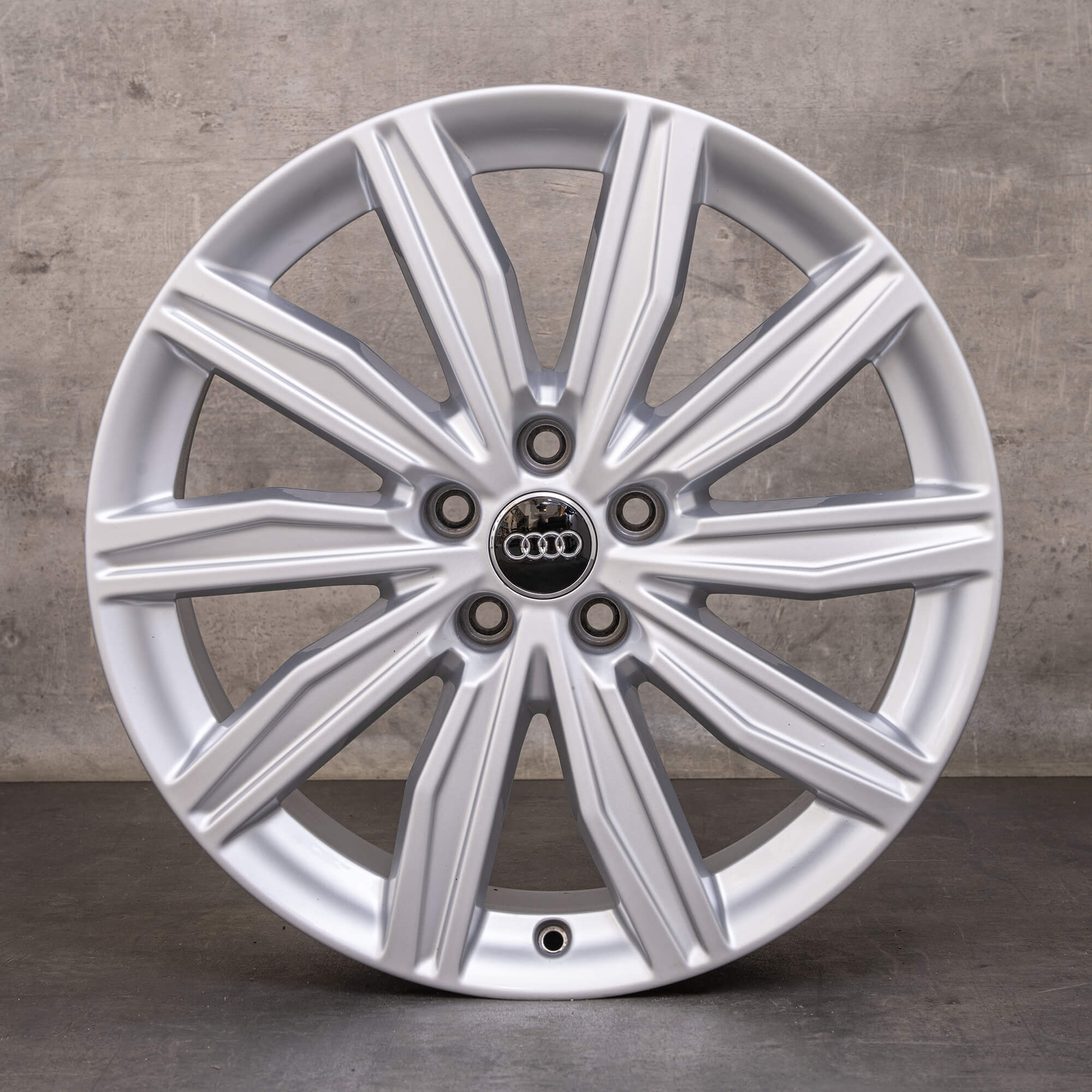 OEM Audi A6 S6 Rims 19 inch 4K C8 4K0601025M Dynamic Design silver glossy