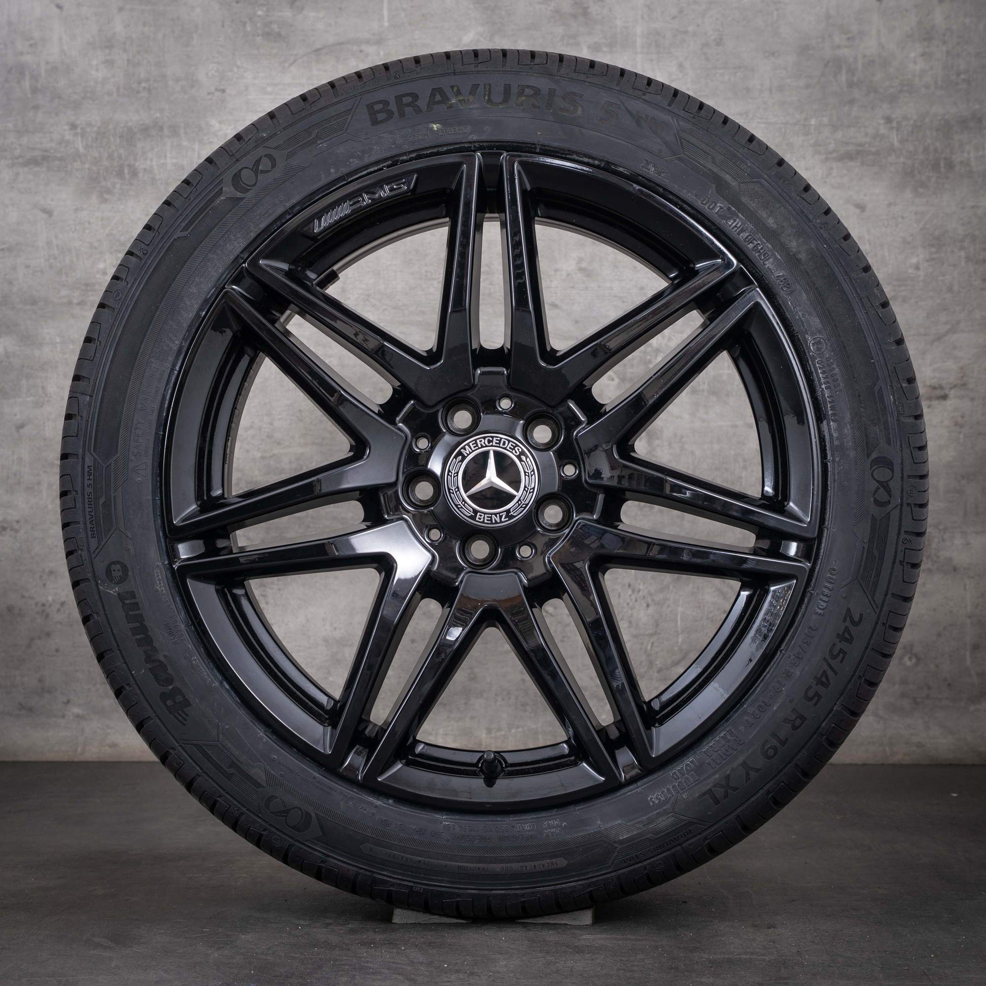 Originální 19palcové disky Mercedes-Benz Třídy V AMG W447 letní kola A4474015100 lesklá černá
