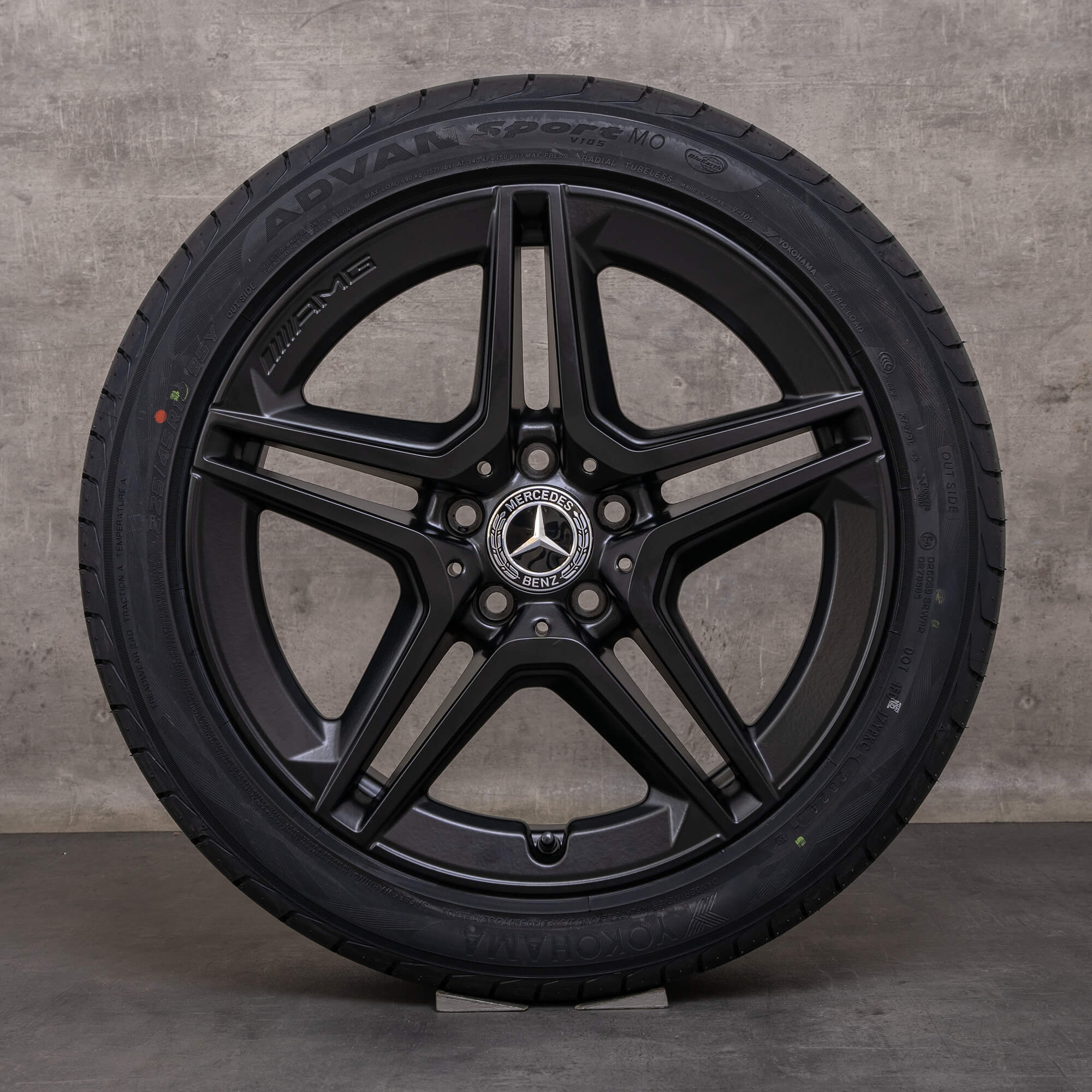 Autentico Mercedes Benz Classe C AMG cerchi 18 pollici W205 S205 C205 A205 pneumatici estivi A2054019500 A2054019600 nero opaco