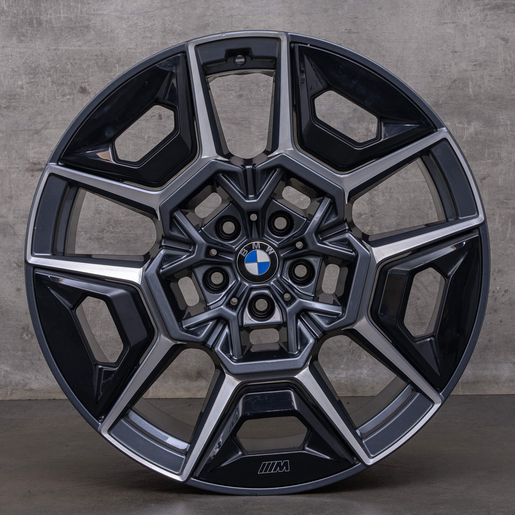 OEM BMW XM rims 22 inch G09 Styling 922 M 1543987 1543988 orbit grey front polish