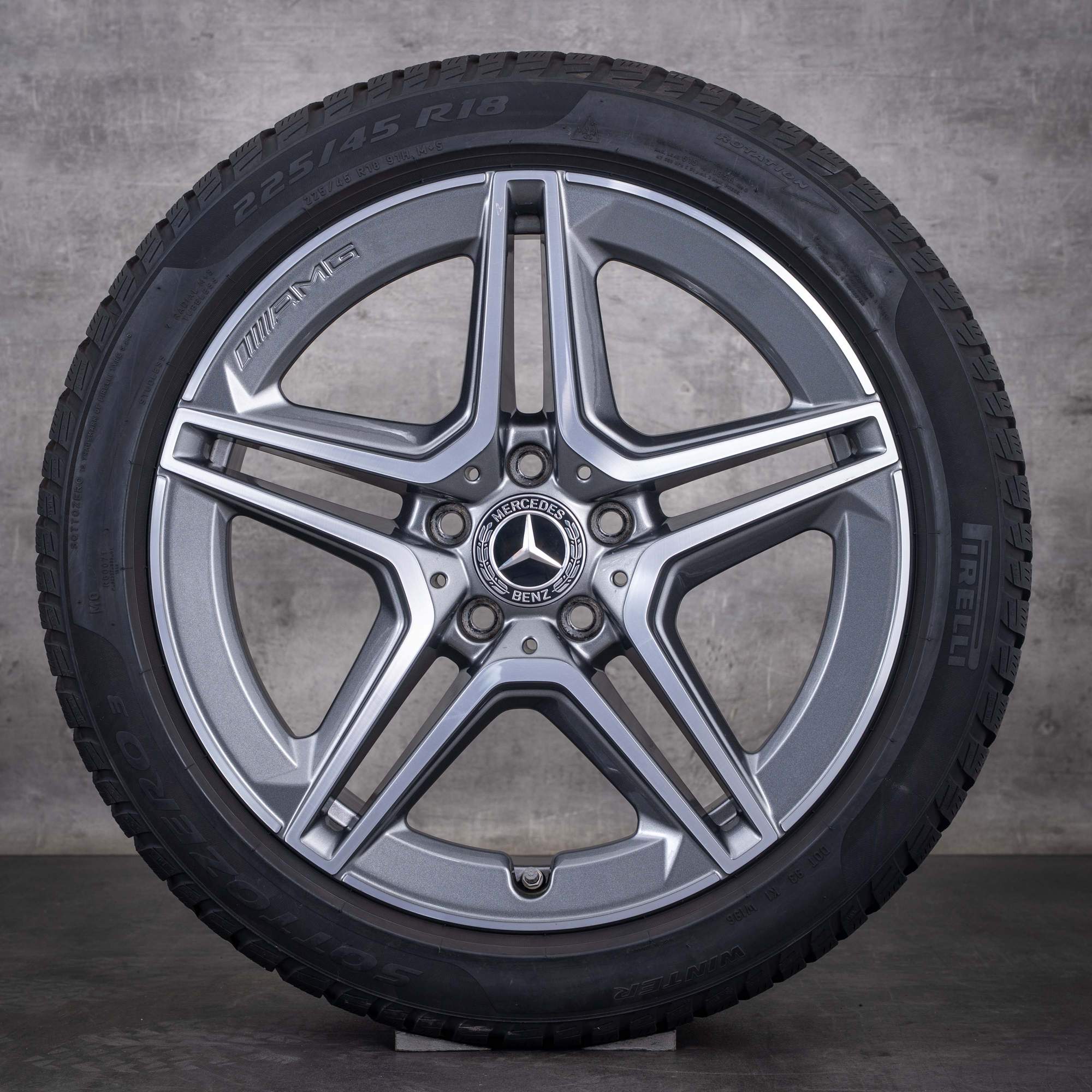 Original Mercedes-Benz A- och B-klass CLA AMG vinterhjul 18 tum W177 V177 W247 X118 C118 fälgar A1774011500 himalaya grey, frontpolerade