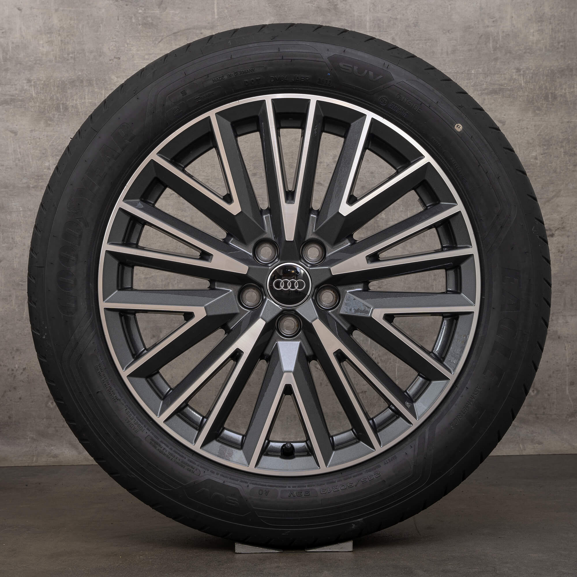 Originele Audi Q3 velgen 19 inch II F3 zomerwielen 83A601025L titanium gepolijst NIEUW