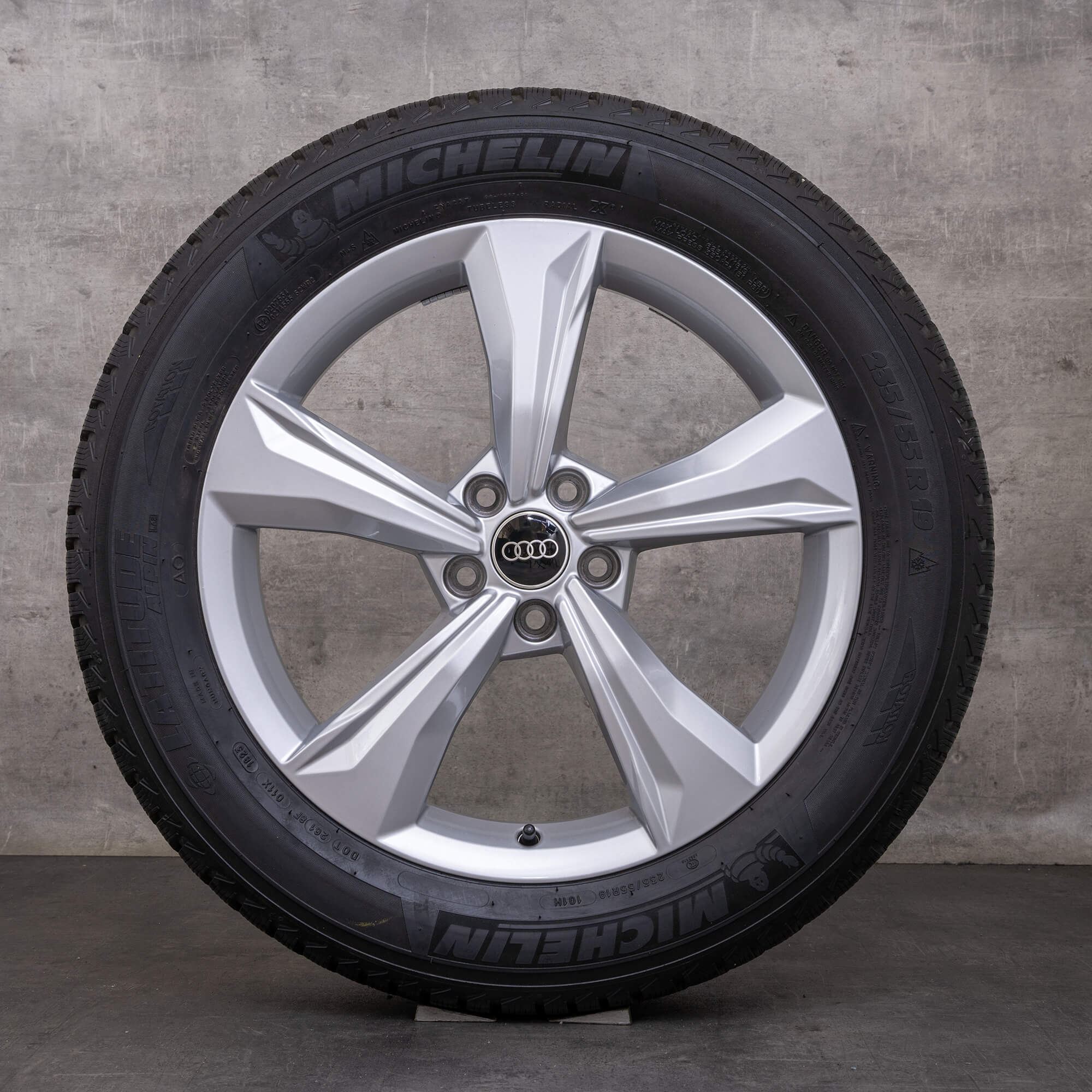 Oryginał Audi Q5 SQ5 koła zimowe 19 cali FY felgi 80A601025K dynamiczny wzór srebrny błyszczący