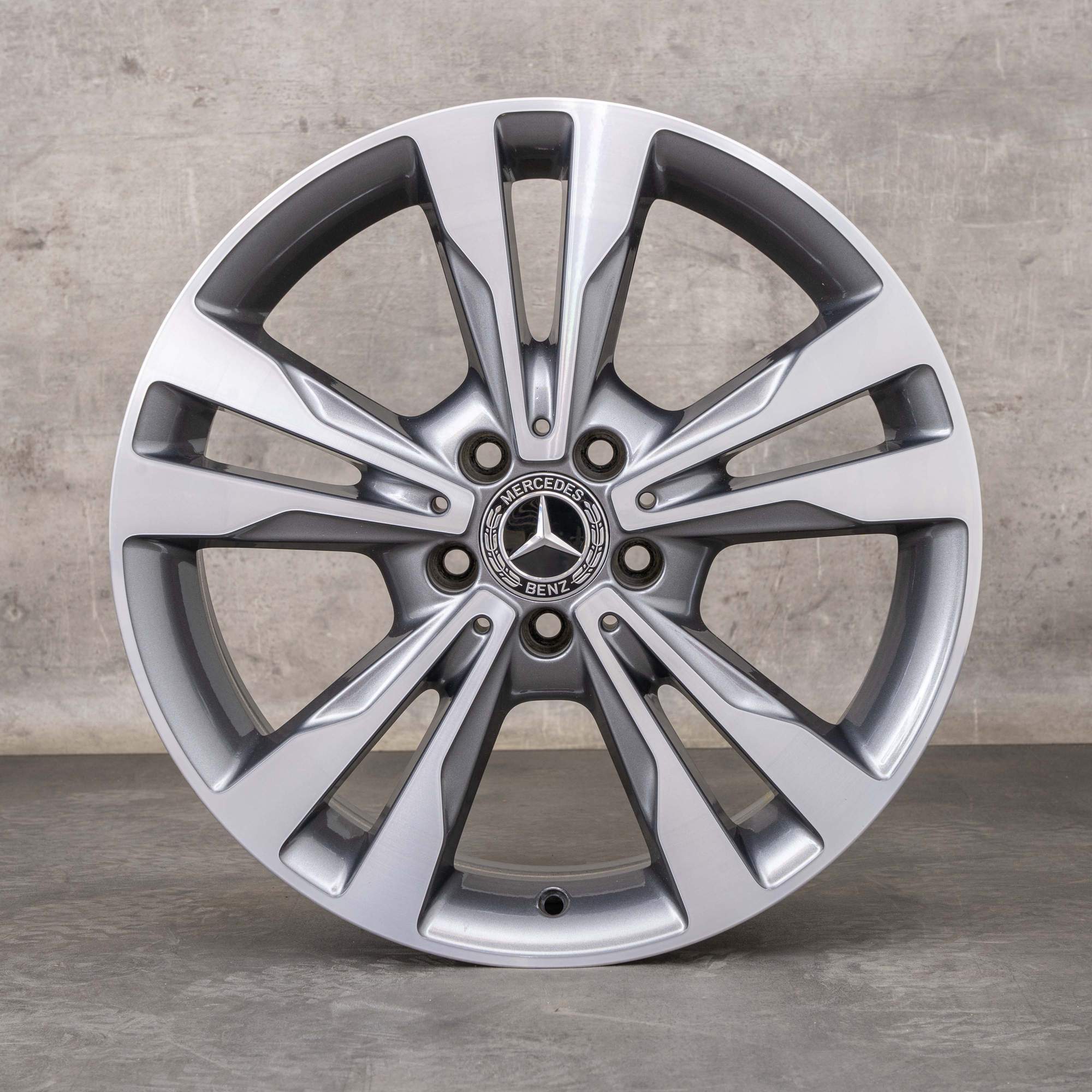 Alkuperäiset Mercedes Benz C-sarjan vanteet 18 tuuman W205 S205 C205 A205 A2054012802 himalaya harmaa kiillotettu sorvattu