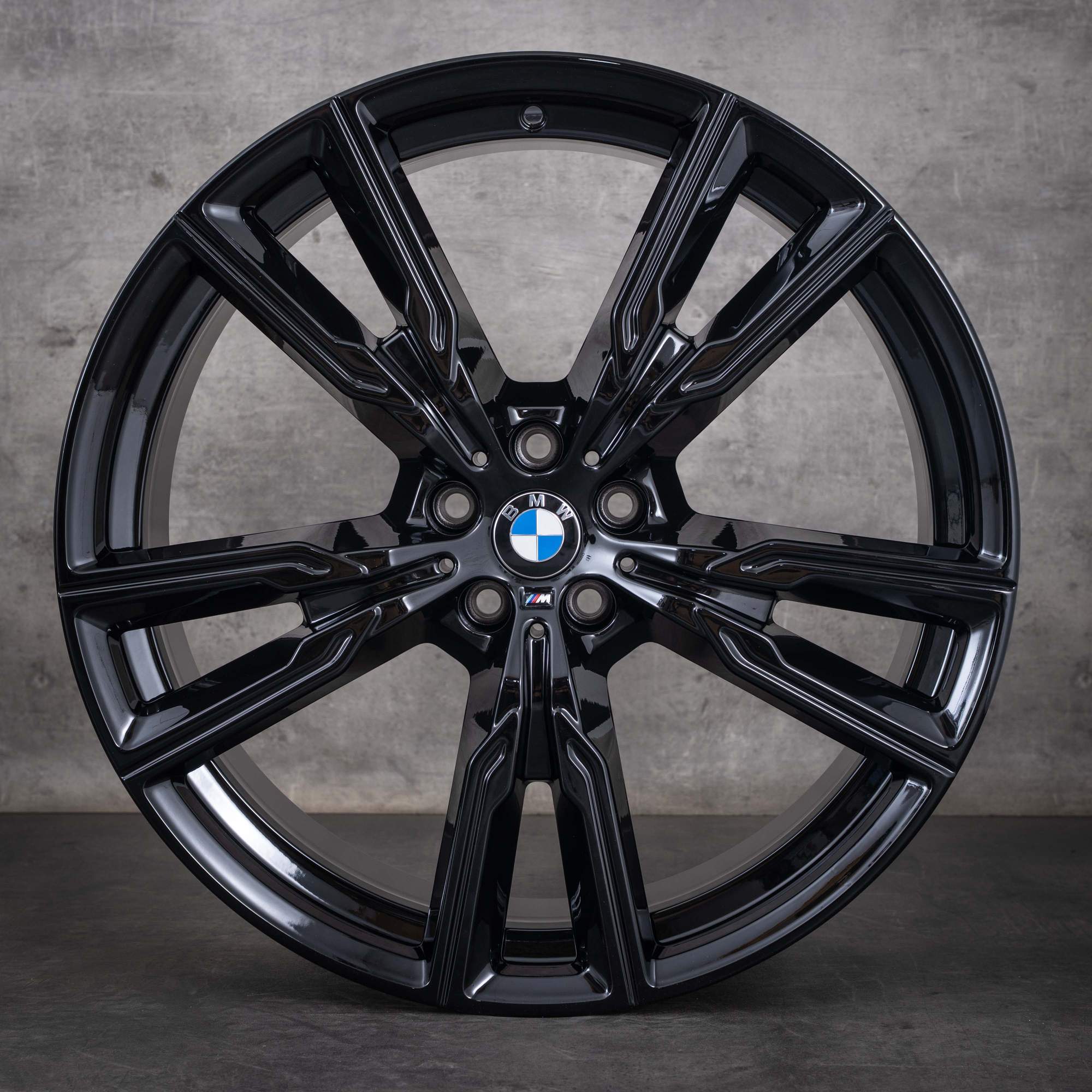 Oryginalne felgi BMW X5 X6 22 cale G05 G06 – koła letnie, stylizacja 747 M 8072002 8072003, czarne z połyskiem