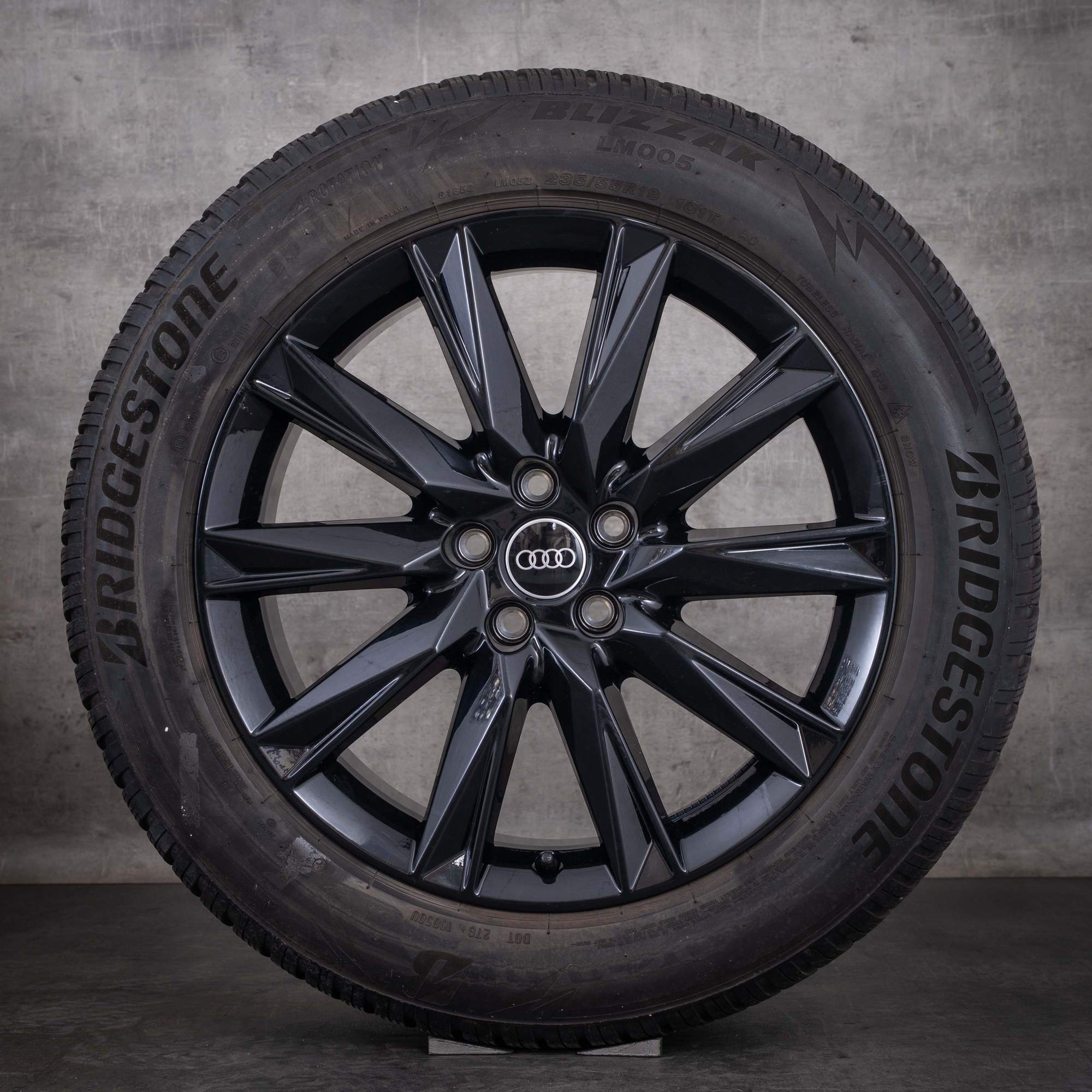 Oryginalne koła zimowe do Audi e-tron Q4 Sportback 19-calowe felgi Lamina 89A071499 czarne z połyskiem