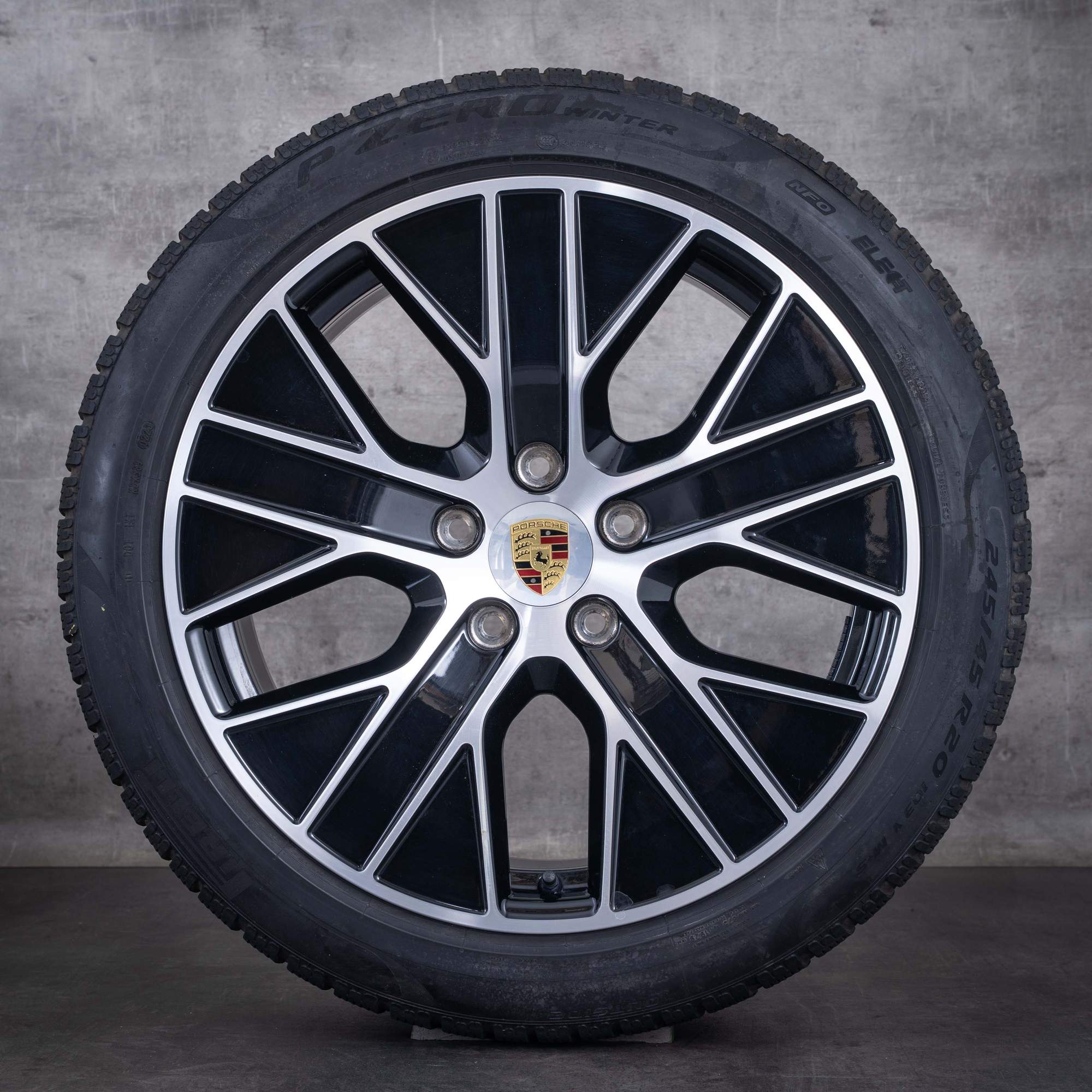 Original Porsche Taycan 9J1 II Winterräder 20 Zoll Felgen Turbo Aero 9J1073603CC schwarz front glanzgedreht