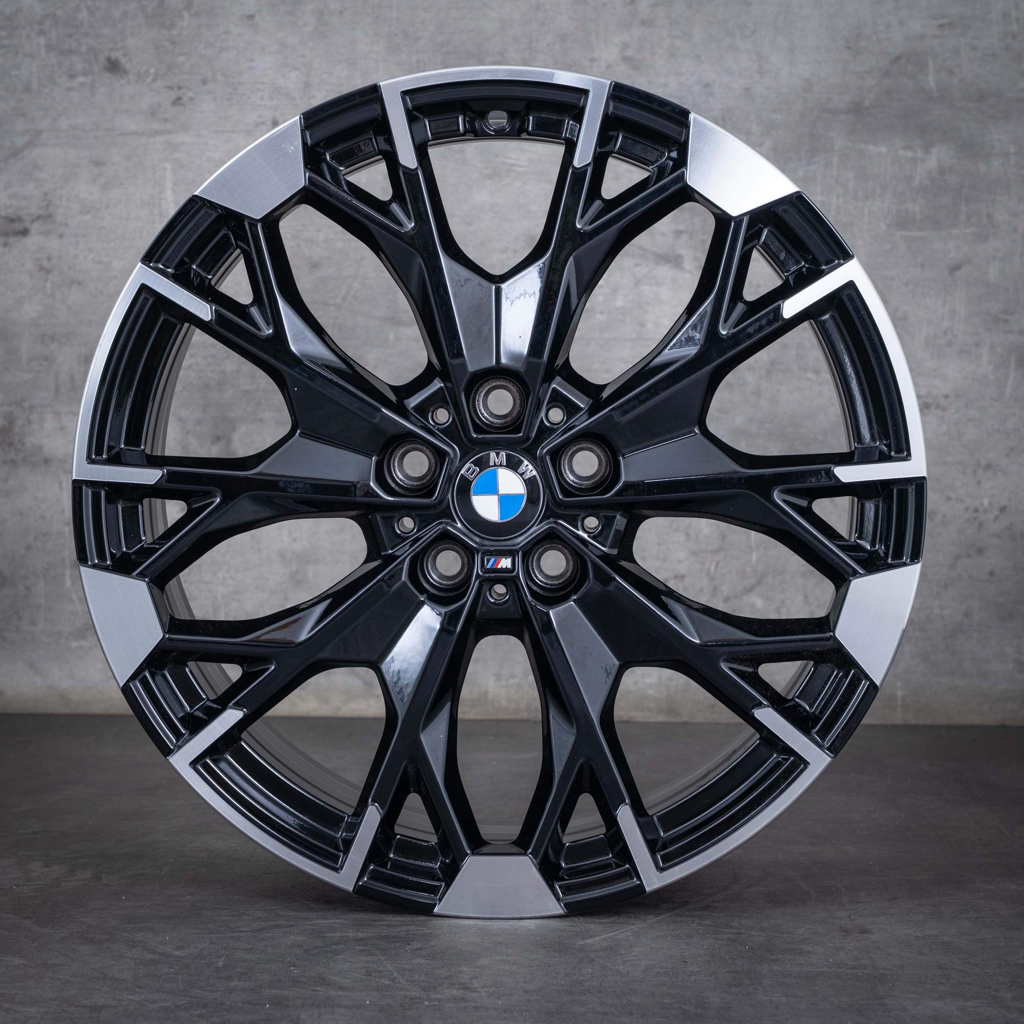 Oryginalał BMW Seria 1 2 felgi 19 cali F70 F74 Gran Coupe Styling 977 5A45268 czarne polerowane toczone