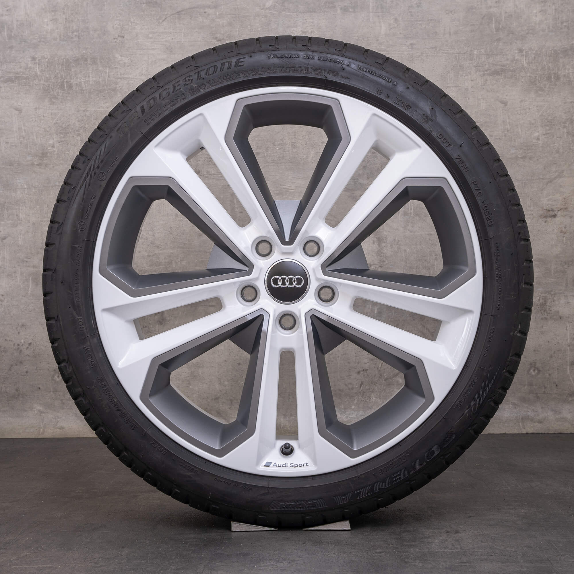 Alkuperäiset Audi Q2 SQ2 vanteet 19 tuuman GA kesäpyörät valkoinen hopea kevytmetallivanteet 81A601025AF