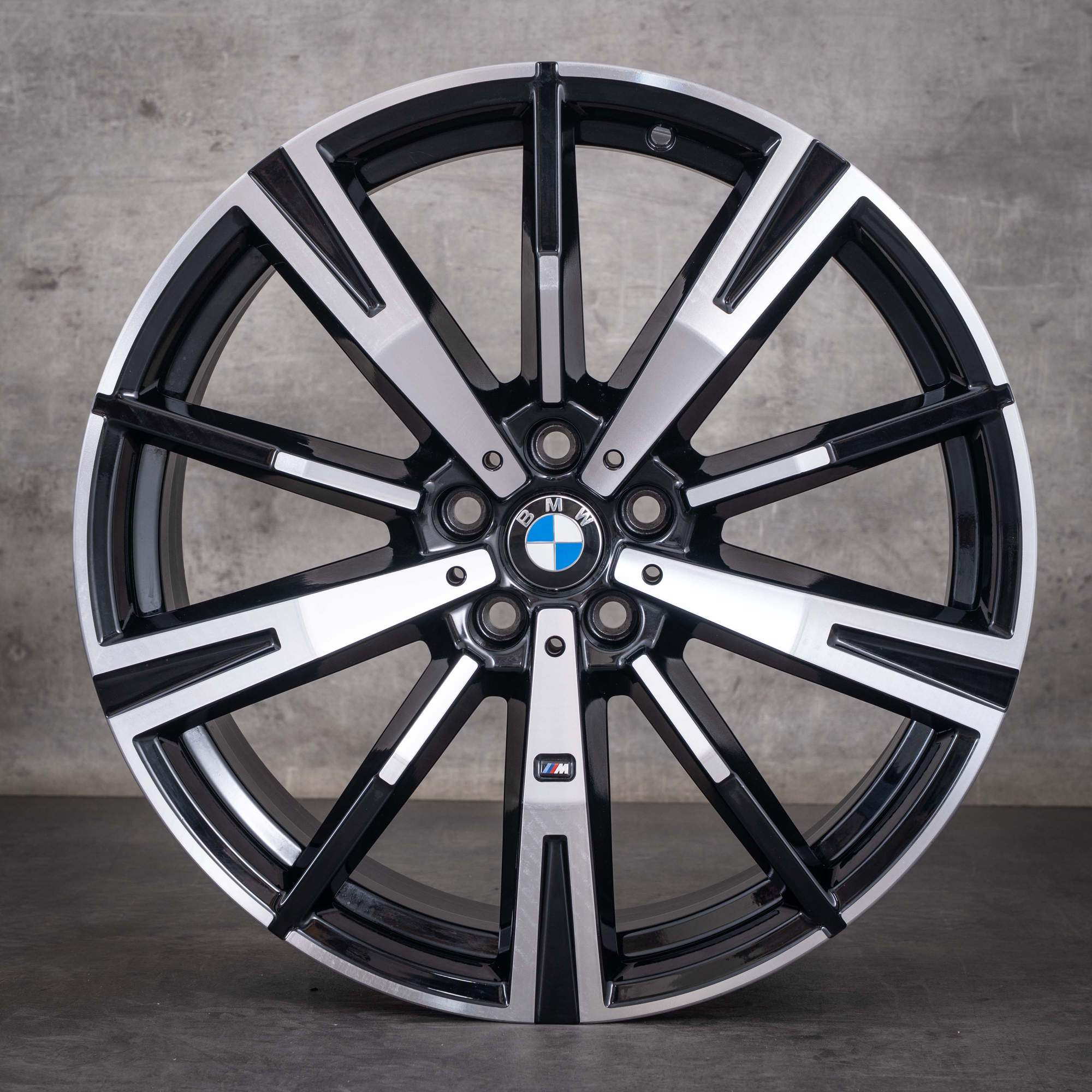 Oryginalne felgi BMW serii 5 i5 20 cali G60 G61 Styling 938 M 5A324E6 5A324E7 czarne w technologii diamond cut z połyskiem