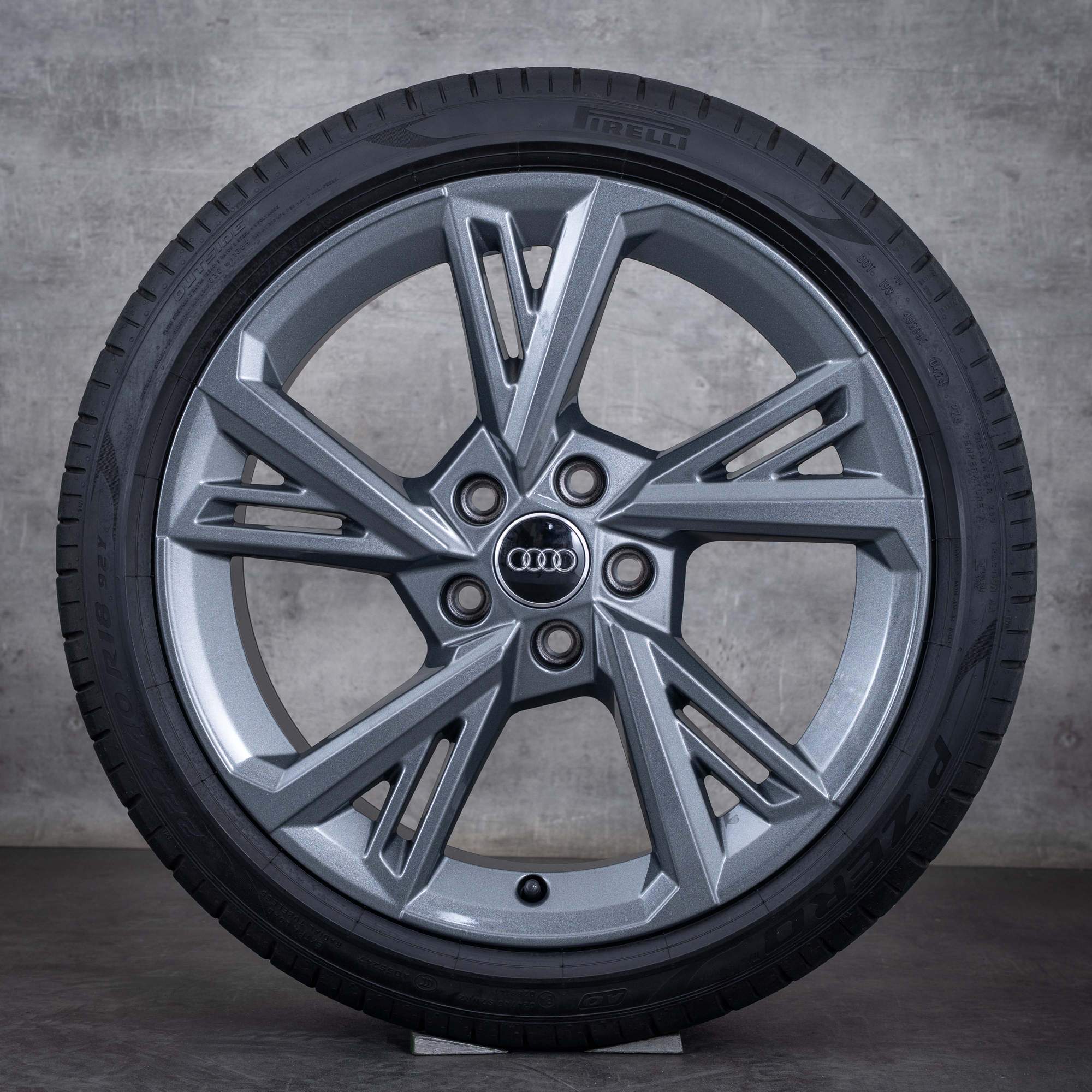 Oryginalne felgi Audi A3 S3 18 cali 8Y koła letnie 8Y0601025G tytanowy połysk