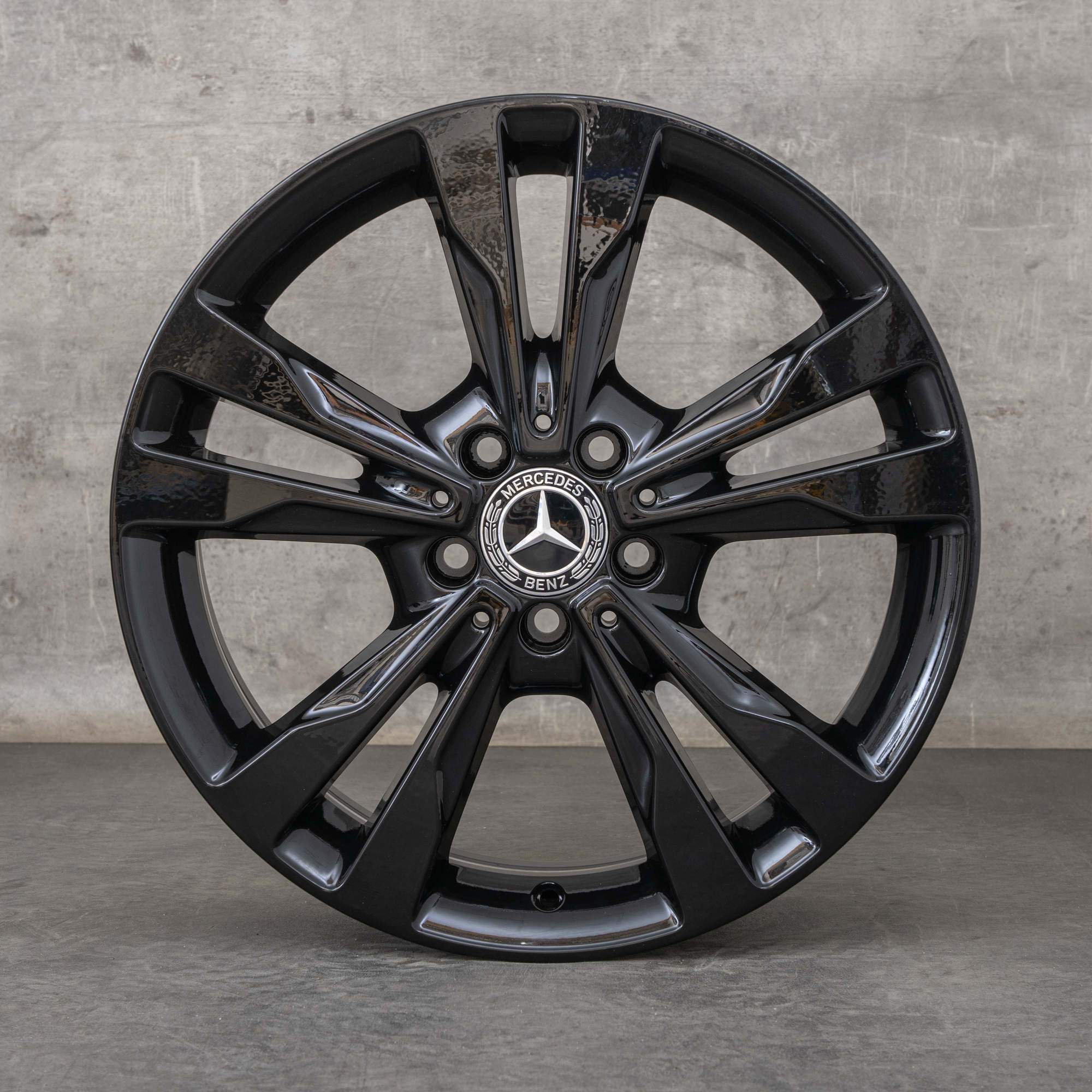 Alkuperäiset Mercedes-Benz C-sarjan 18 tuuman vanteet W205 S205 C205 A205 kesärenkaat A2054012802 kiiltävä musta
