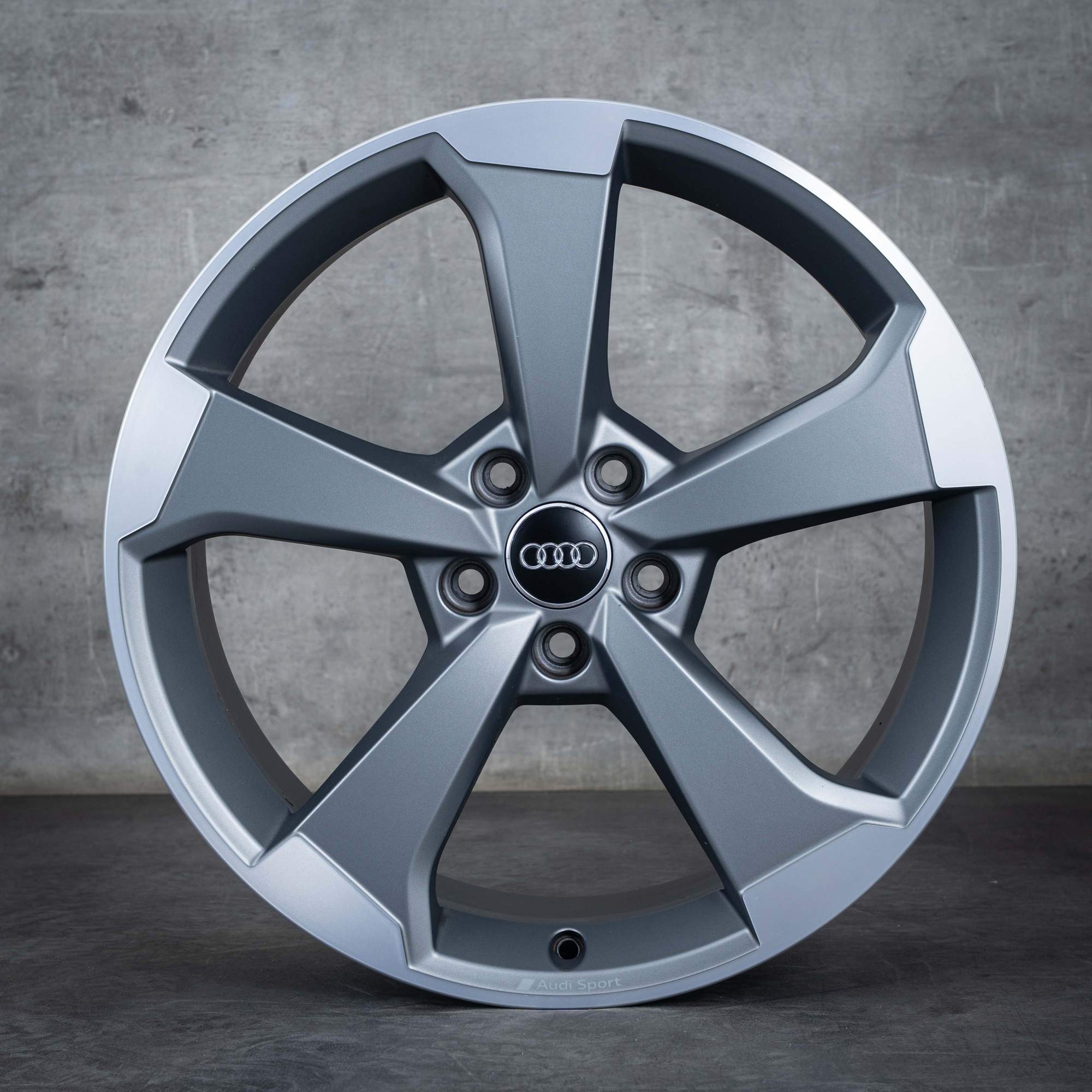 Alkuperäiset Audi RS3 vanteet 19 tuuman 8V RS 8V0601025FD 8V0601025FA Rotor titan mattakiillotettu.
