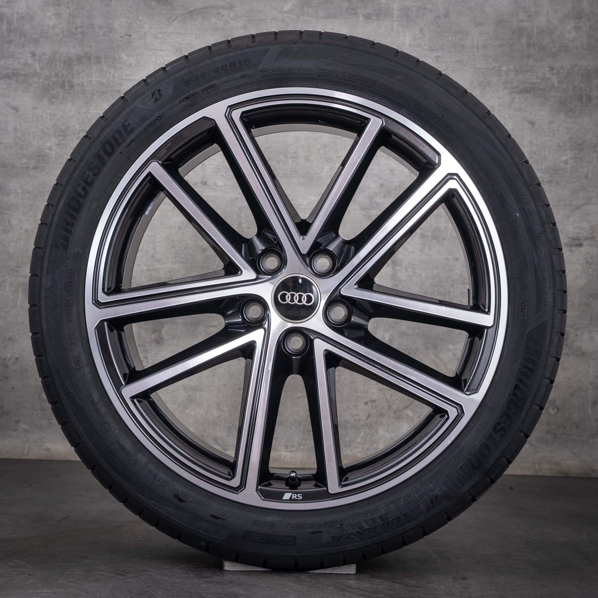 Oryginalne koła zimowe do Audi A5 S5 felgi 19 cali B10 nr kat. 8B3601025BA kolor czarny metaliczny w wersji diamond cut