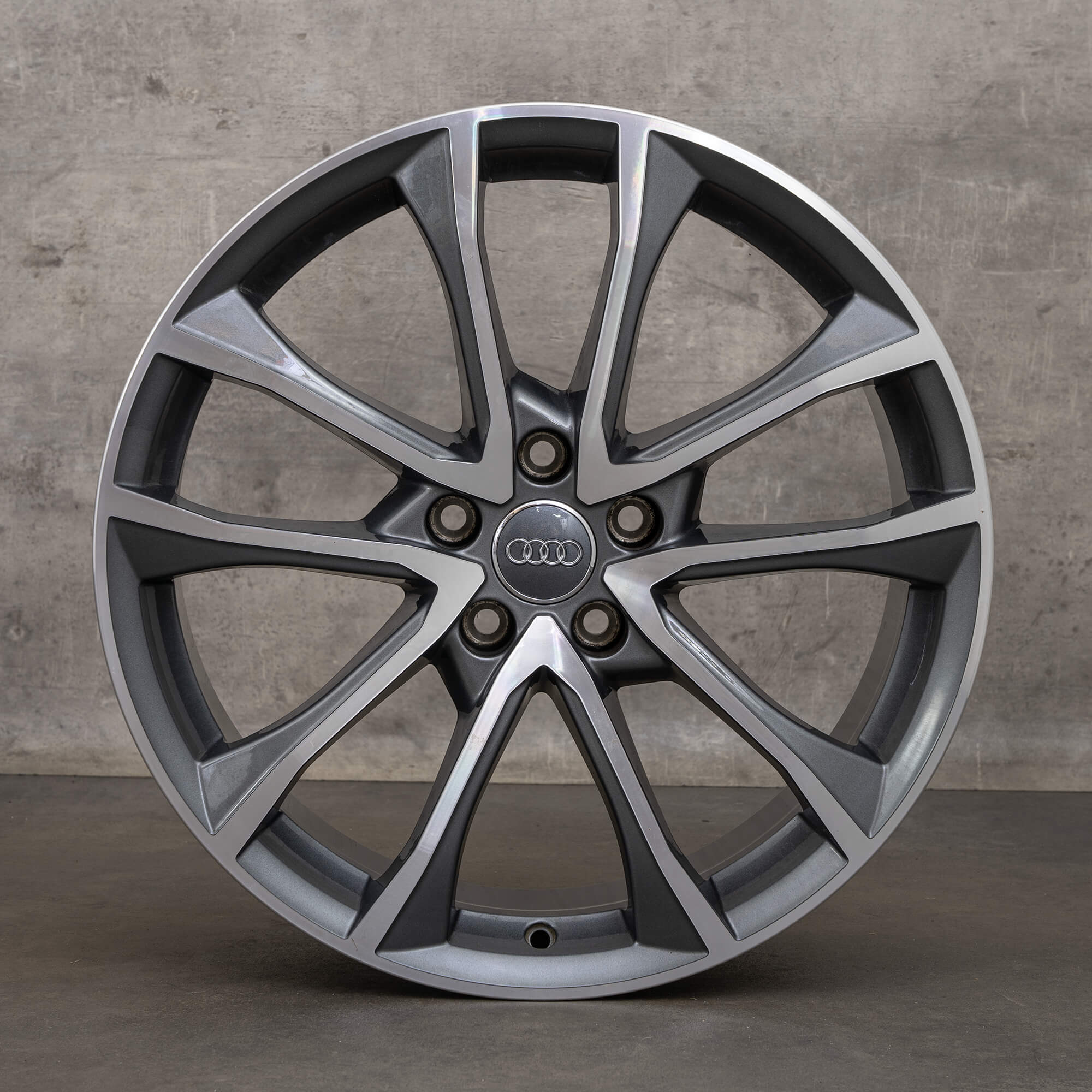 Originele Audi A4 S4 velgen 19 inch B9 8W 8W0601025BF antraciet hoogglans gepolijst