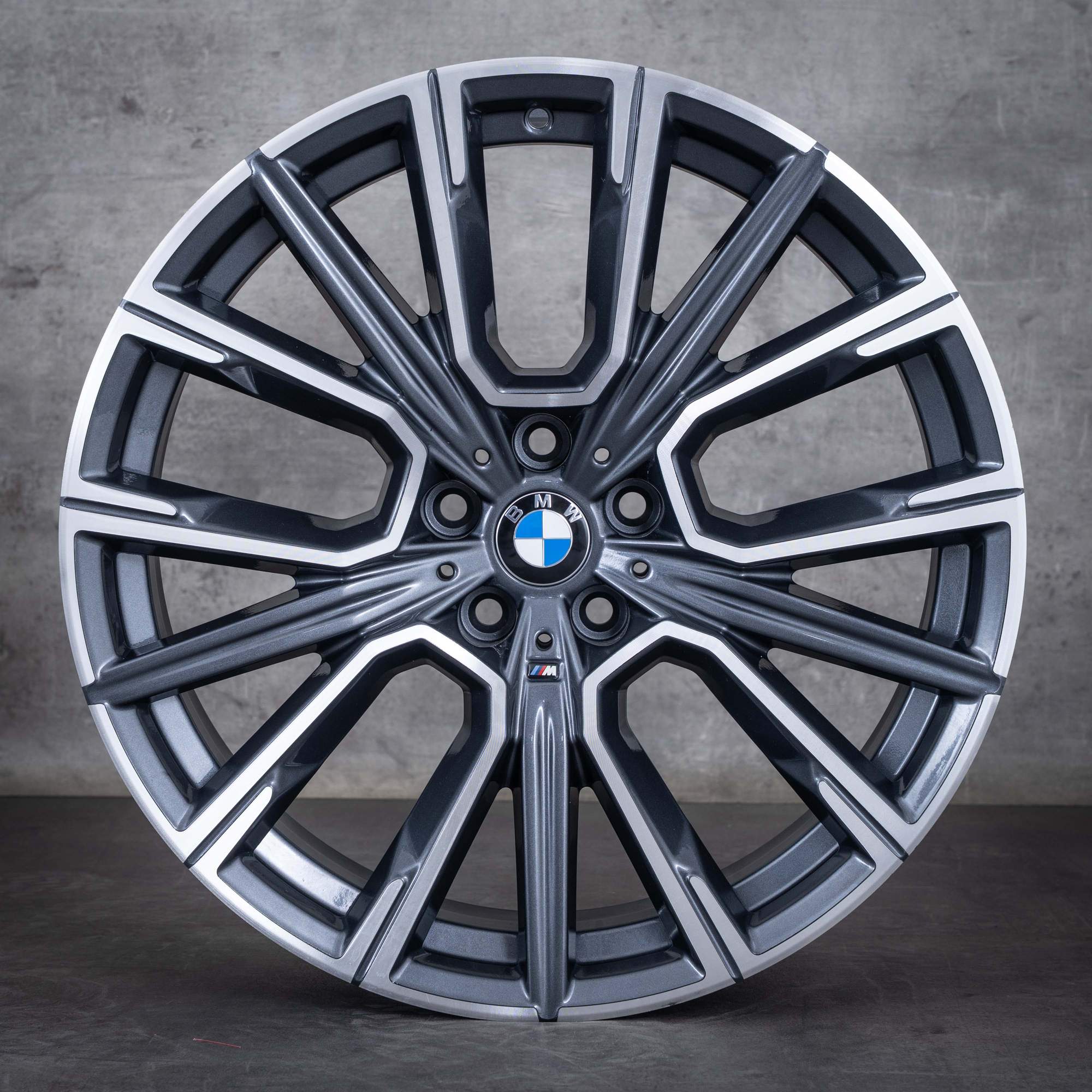 Oryginalał BMW Seria 6 7 Felgi 20 cali G32 G11 G12 Styling 817 M 8090096 8090097 orbit szary połysk toczone