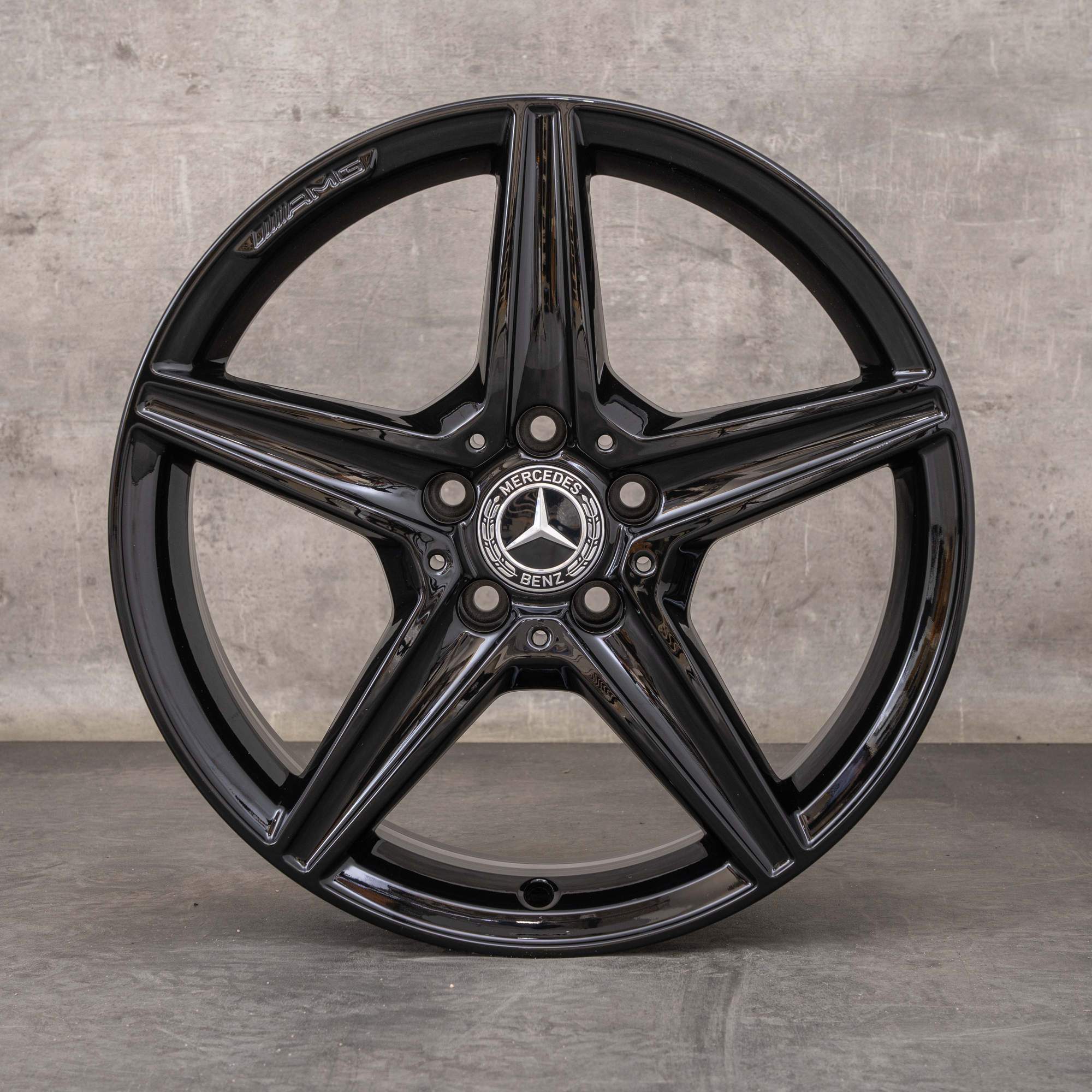 Alkuperäiset Mercedes Benz C-sarja C 43 AMG vanteet 18 tuumaa W205 C450 A2054014800 A2054011100 musta kiiltävä