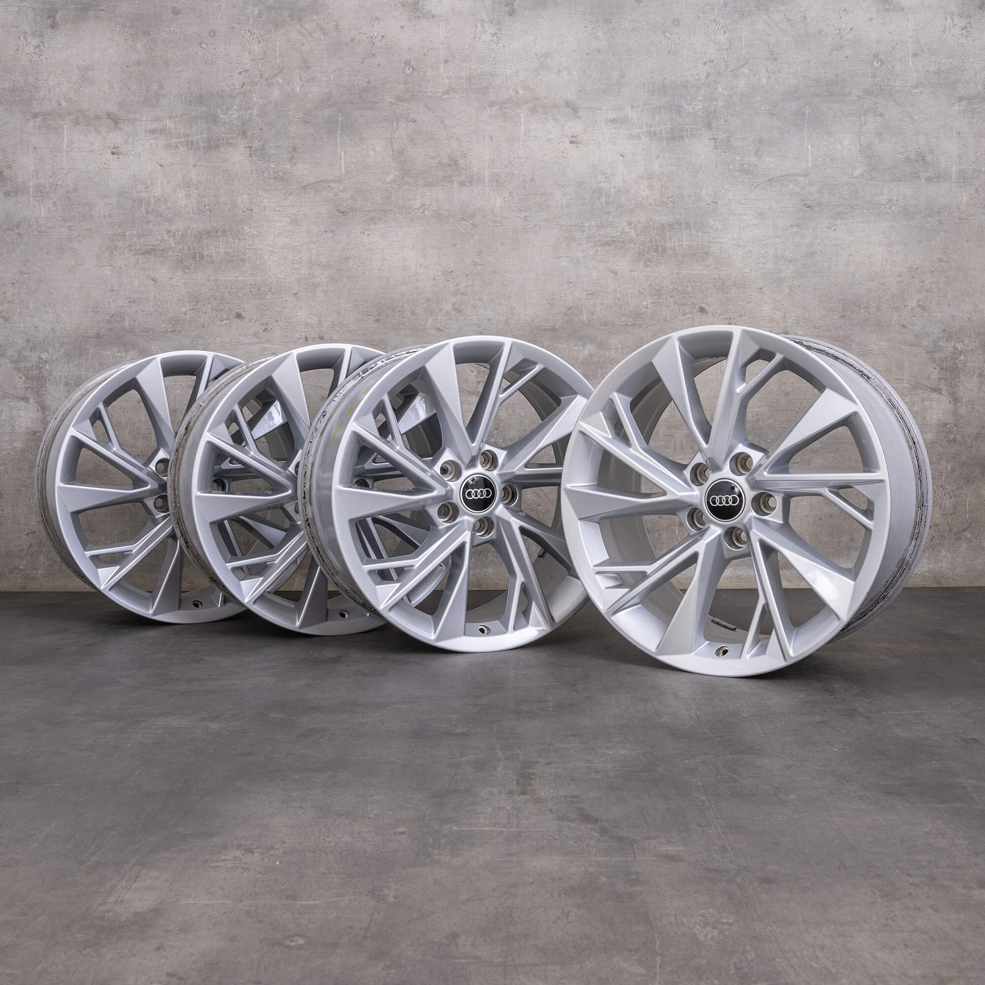 Originální ráfky Audi A5 S5 18 palců 8W B9 F5 8W0601025FM stříbrné