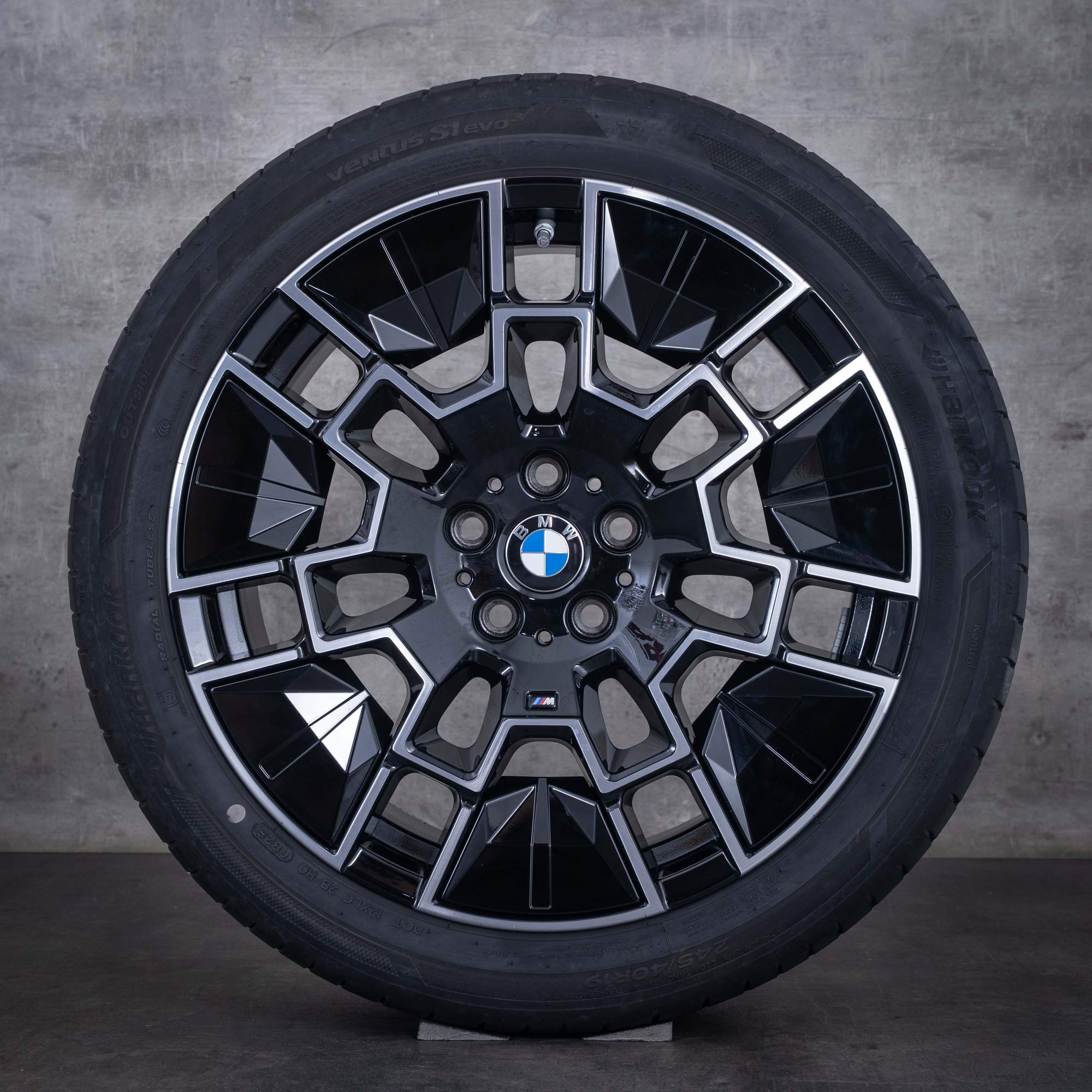 Original BMW 4er i4 Felgen 19 Zoll G26 Gran Coupé Sommerräder Styling 996 M Aerodynamik 5A576E8 5A576E9 jet black front glanzgedreht