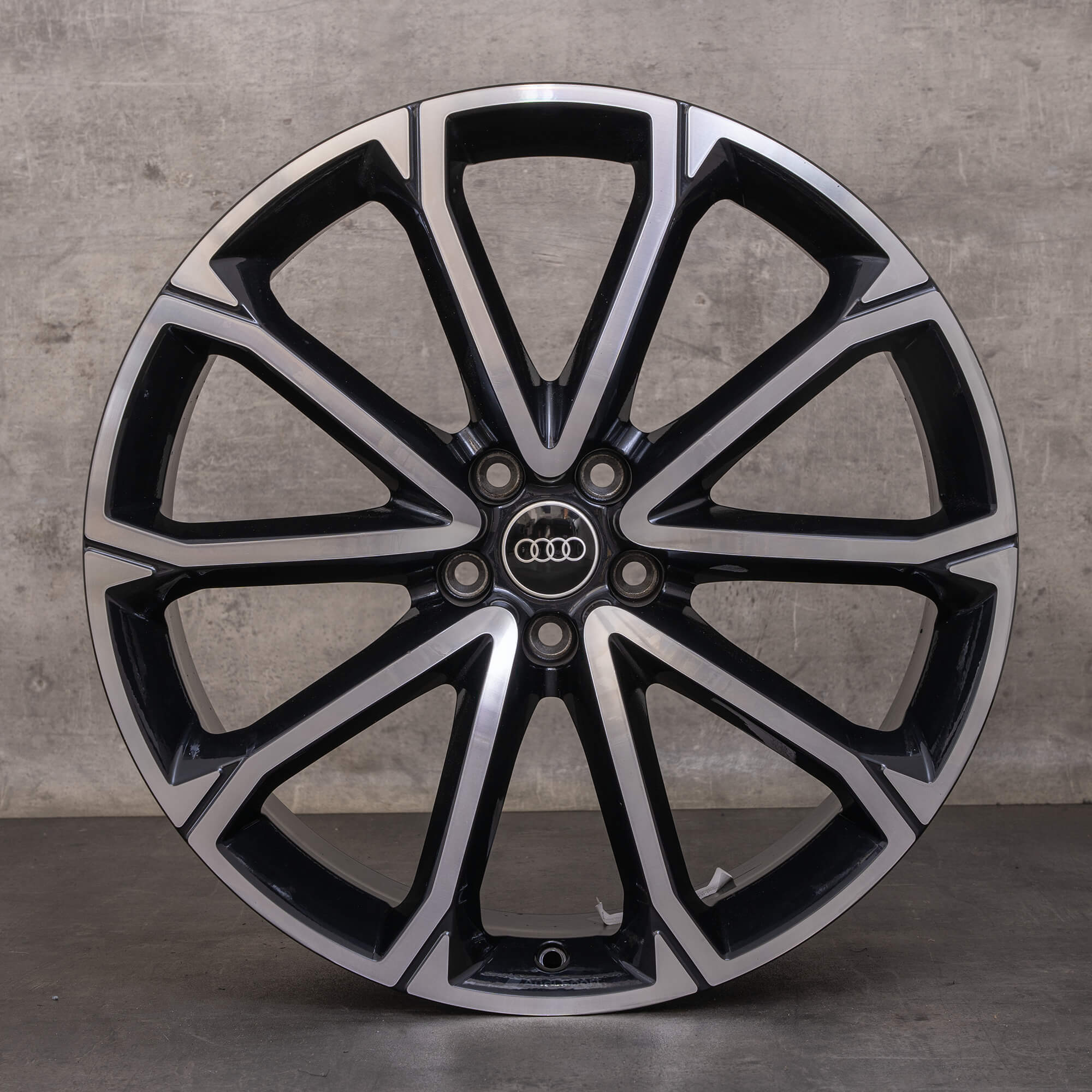 Original Audi RS Q3 fälgar 21 tum F3 83A601025AK aluminiumfälgar / fälg svart polerad