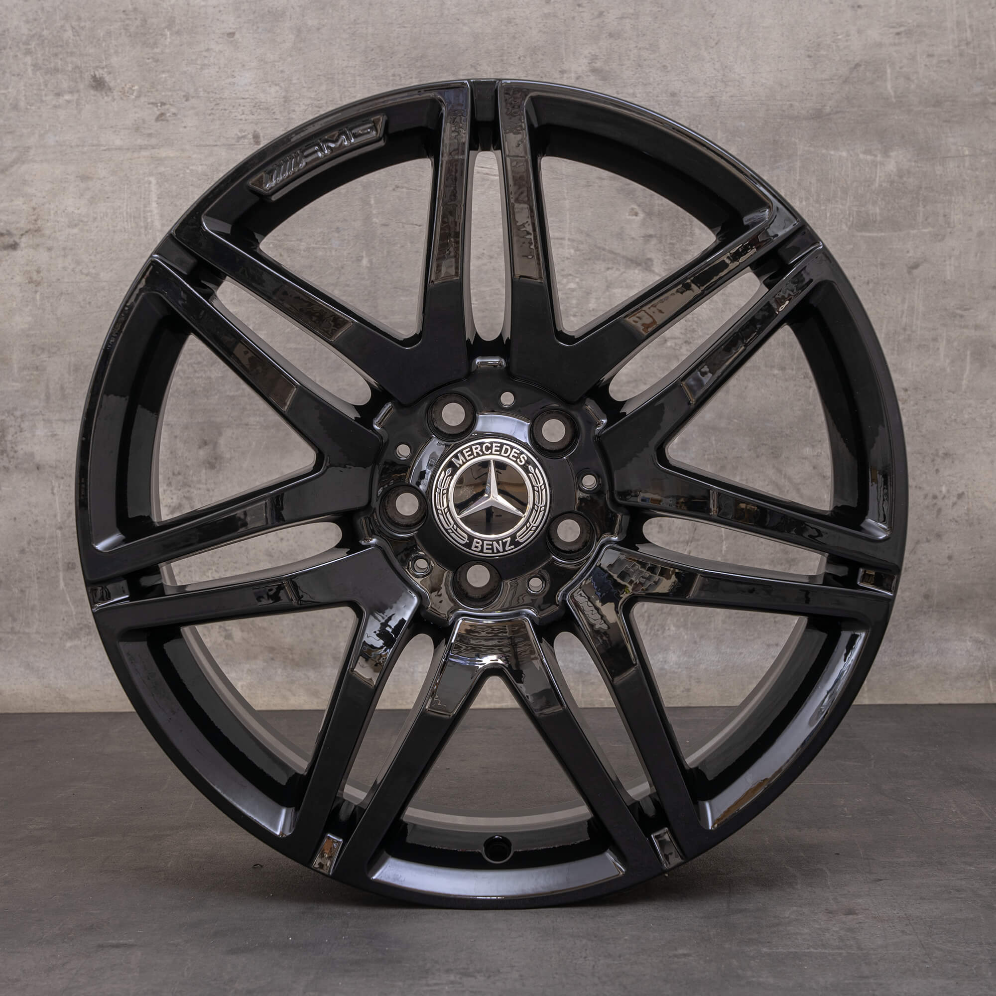 Originální disky Mercedes Benz třídy E AMG 19 palců C207 A207 A2124014702 černé lesklé