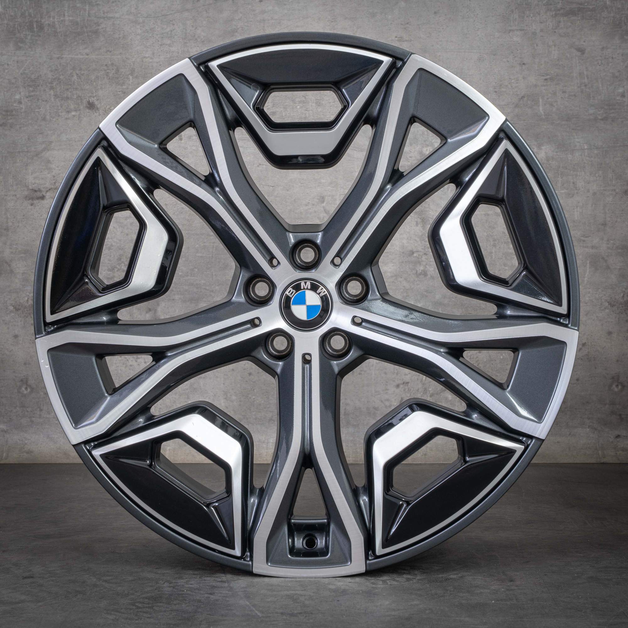 Oryginalne felgi BMW iX 22 cale i20 Styling 1020 5A02658 orbit grey polerowane