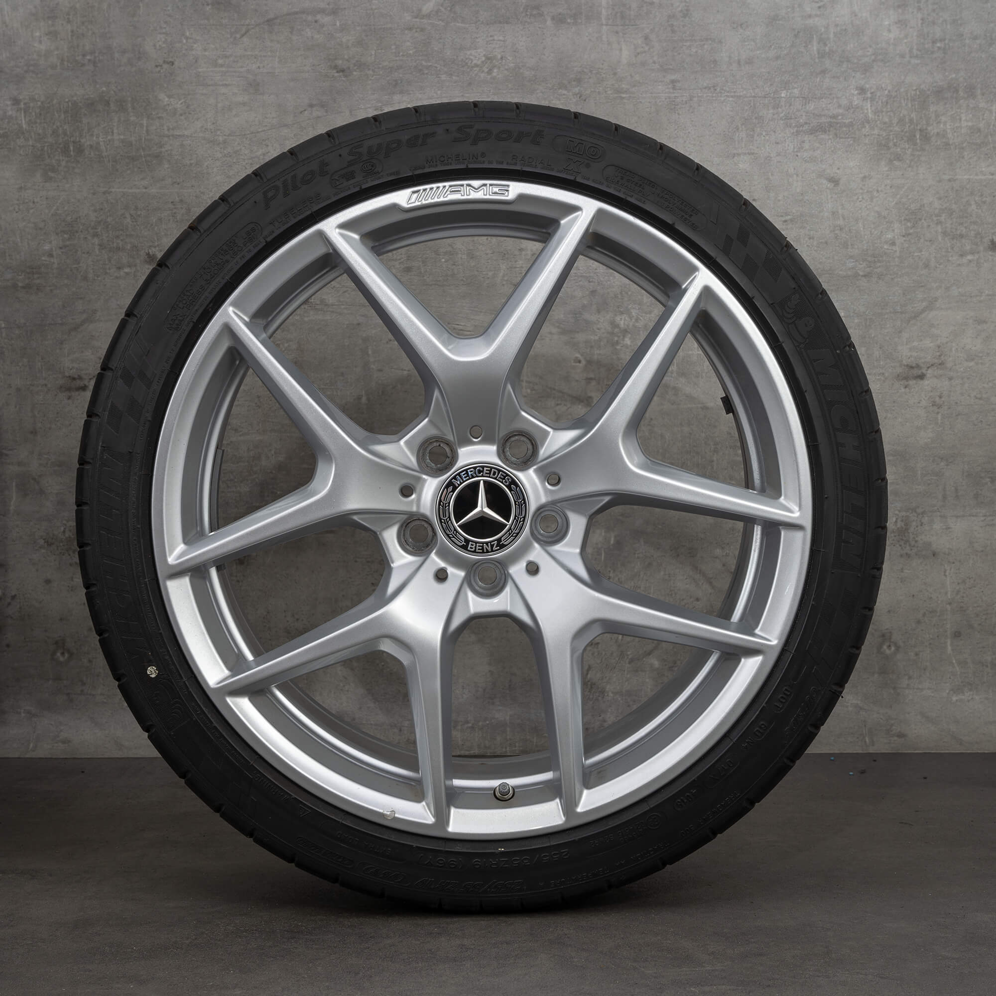 Oryginalne felgi Mercedes-Benz AMG GT 190 19 cali C190 R190 opony letnie A1904010300 A1904010400 srebrne