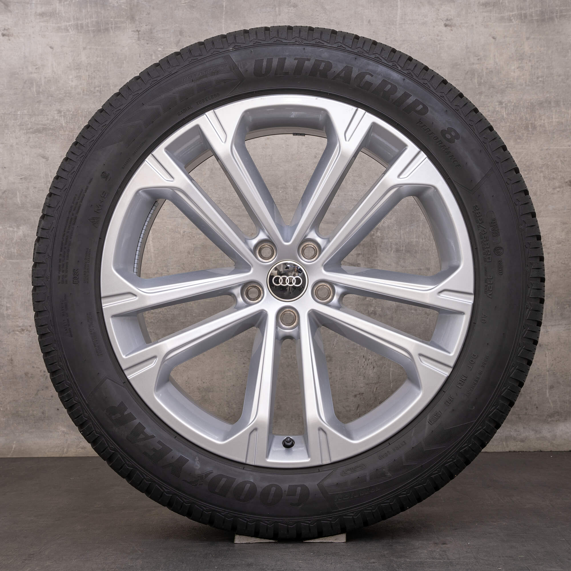 Oryginalne koła zimowe Audi Q7 SQ7 facelift 20 cali 4M felgi 4M0601025DT srebrne