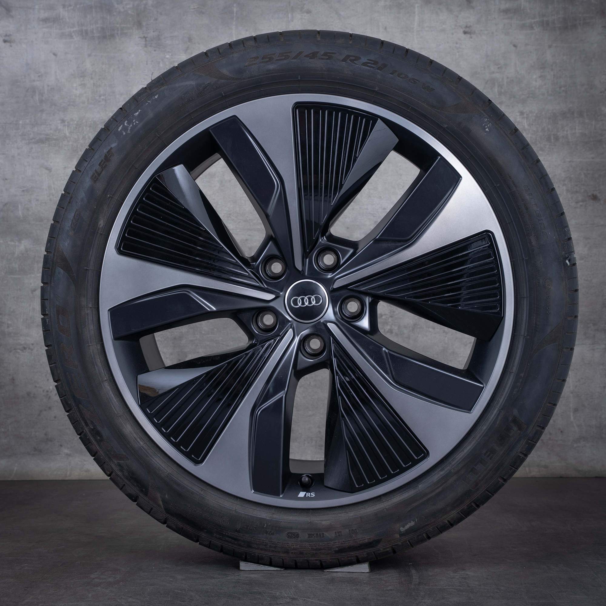 Jantes originais Audi Q6 SQ6 e tron GF Pneus de verão 21 polegadas 85H601025AQ 85H601025AR preto mate polido