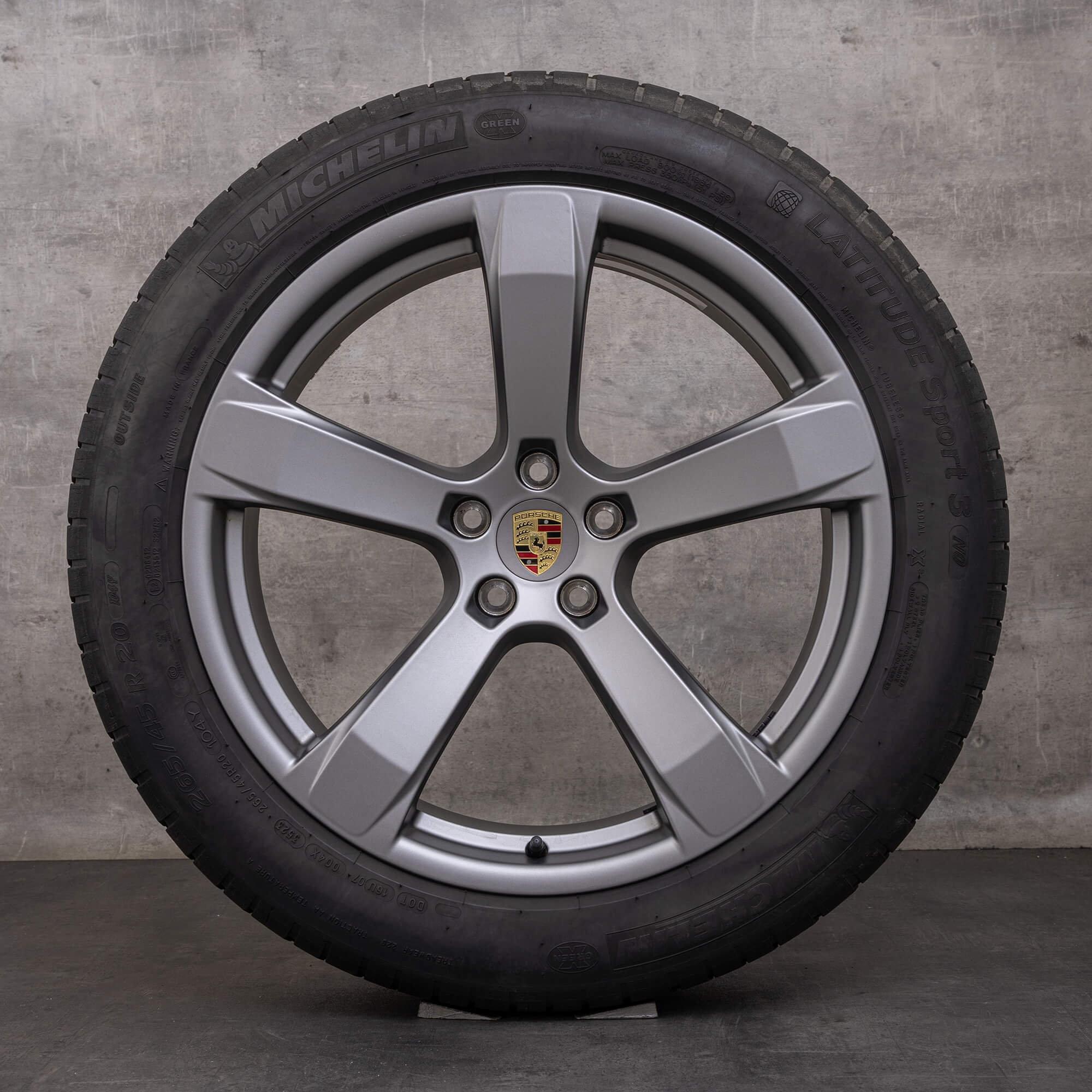 Original Porsche Macan III ráfky na auto 20" letní kola 95B601025FM 95B601025FP platinum silver matt