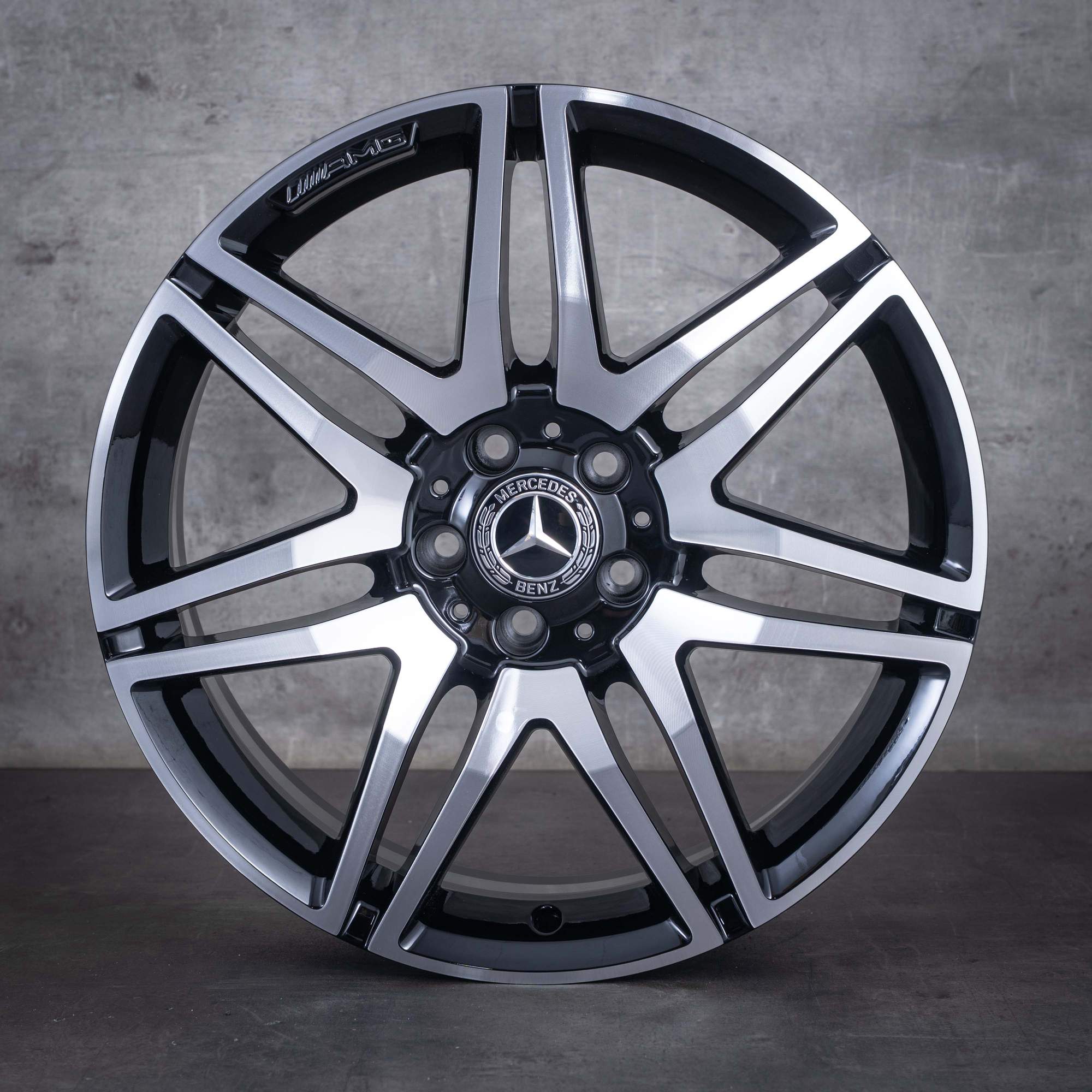 Original Mercedes Benz E-Klasse AMG Felgen 19 Zoll C207 A207 A2124014702 schwarz front glanzgedreht NEU