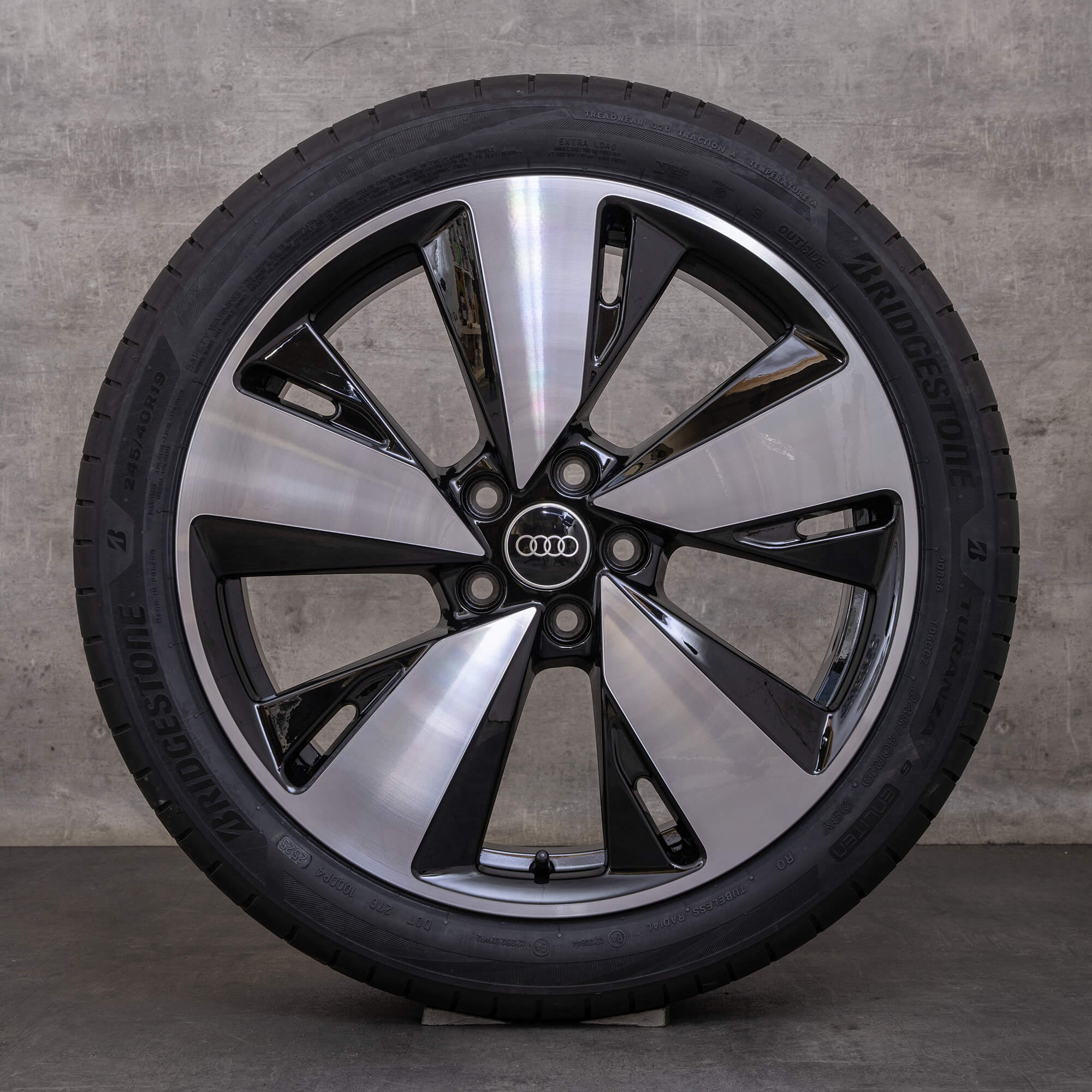 Oryginalne felgi Audi A5 S5 19 cali B10 letnie koła 8B3601025AR czarne polerowane toczone