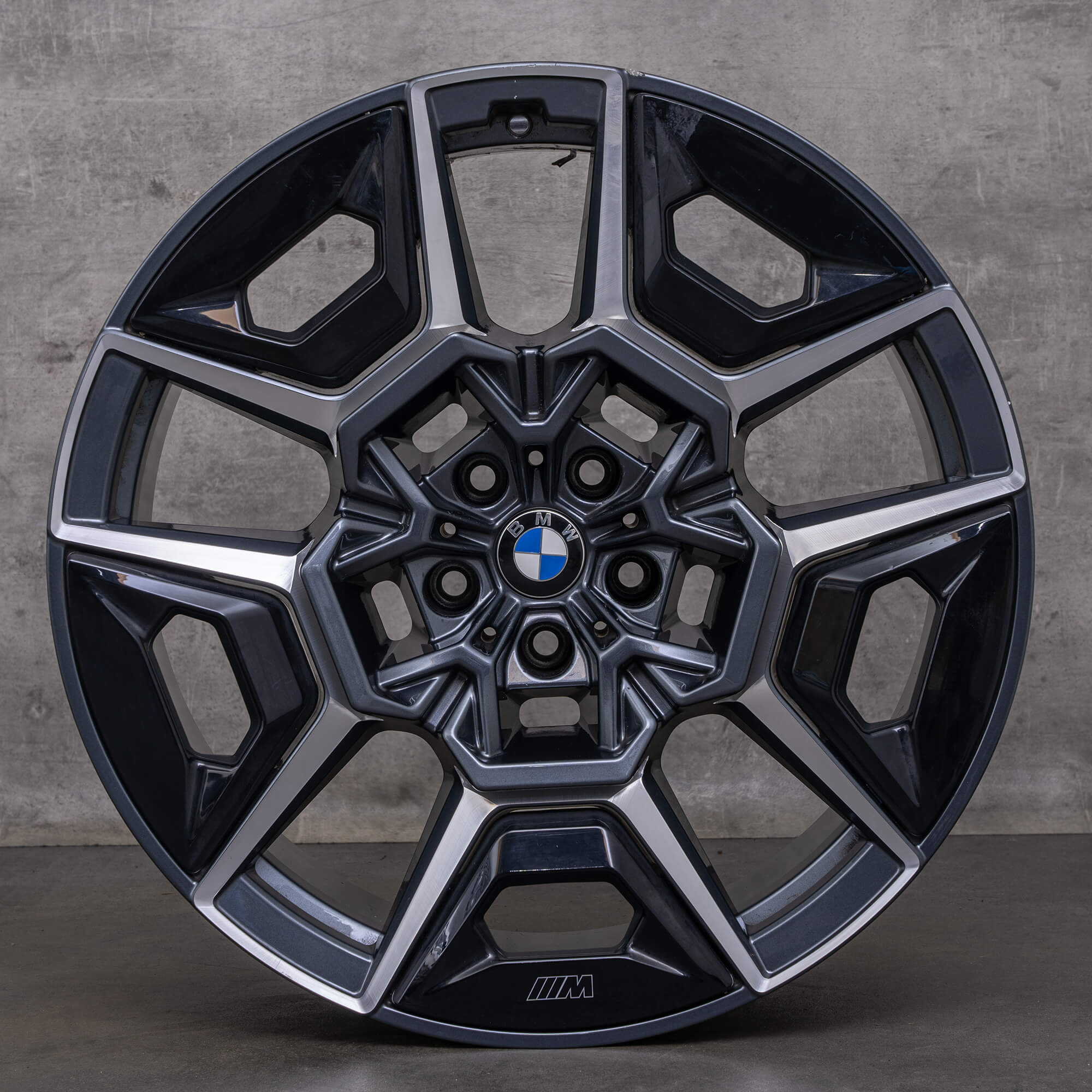 OEM BMW XM rims 22 inch G09 Styling 922 M 1543987 1543988 orbit grey front polish
