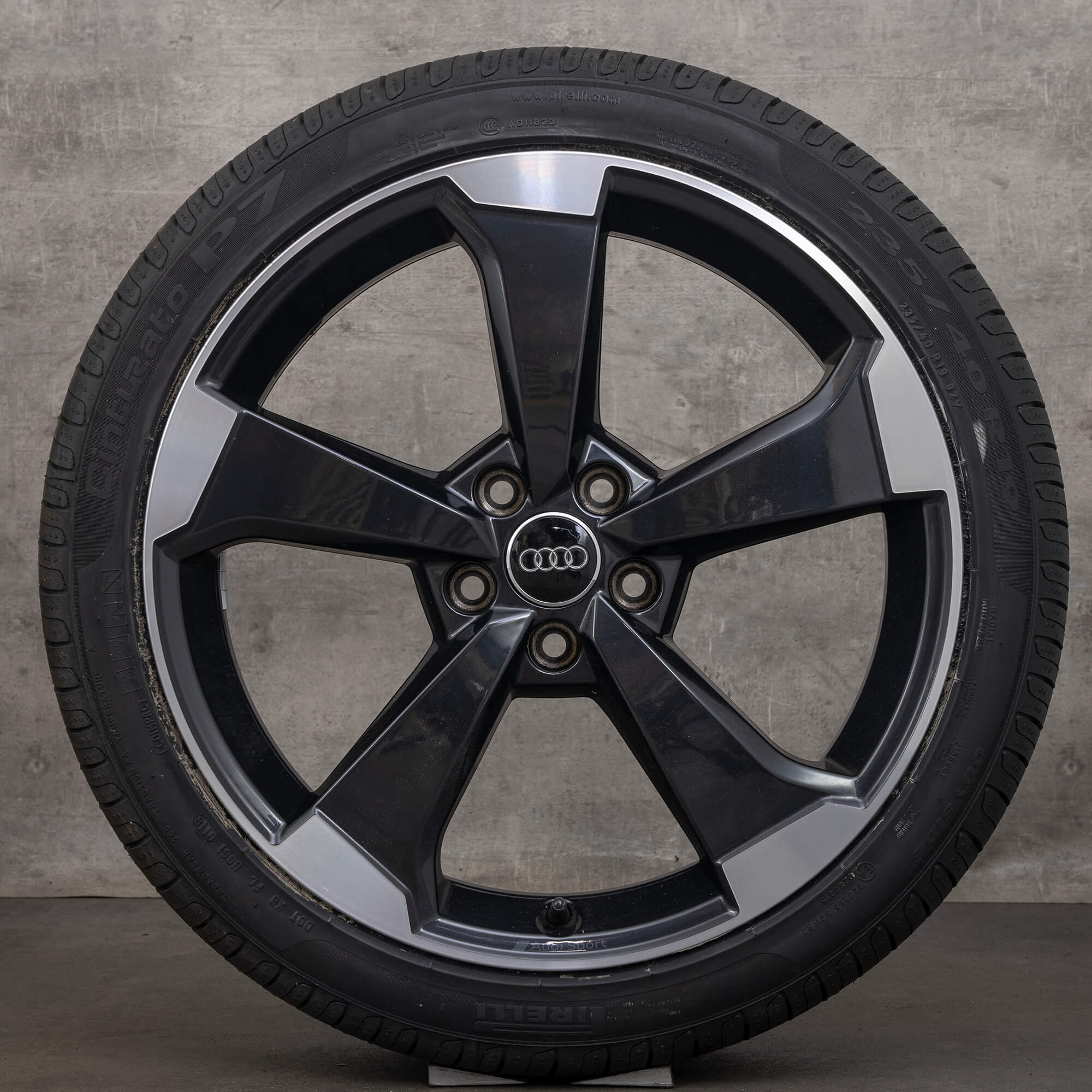 Letní pneumatiky Audi Q2 SQ2 letni alu kola 19 palcové ráfky Rotor II S line