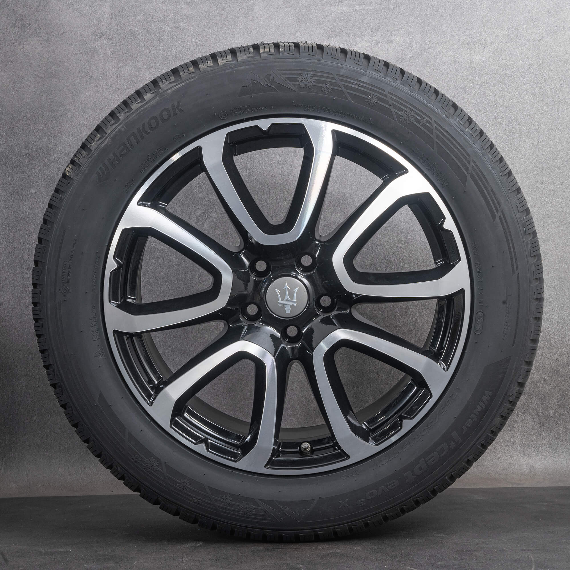 Alkuperäiset Maserati Levante M161 talvirenkaat 19 tuuman vanteet 670064699 musta.