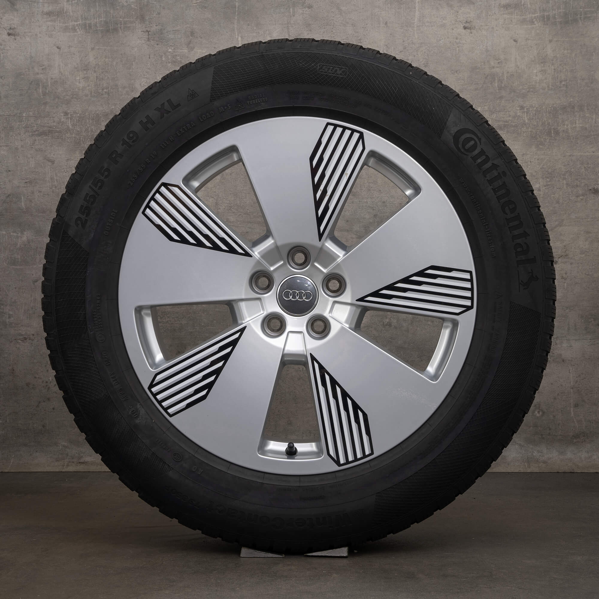 Oryginalne koła zimowe Audi Q8 e-tron 19 cali 4KE GE felga Aero 4KE601025L DOT 22 srebrne
