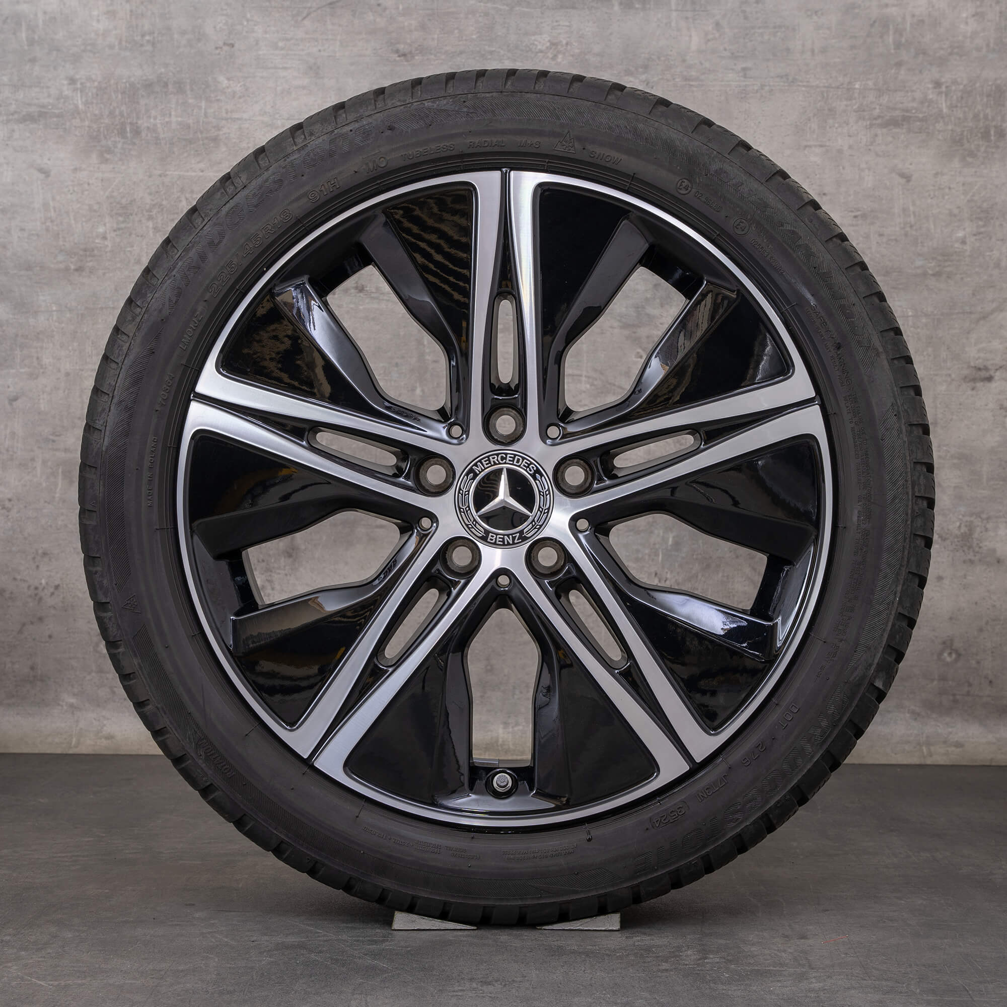 Alkuperäiset Mercedes Benz A B-sarja CLA talvirenkaat 18 tuuman W177 V177 W247 C118 X118 vanteet A1774010500 musta kiillotettu