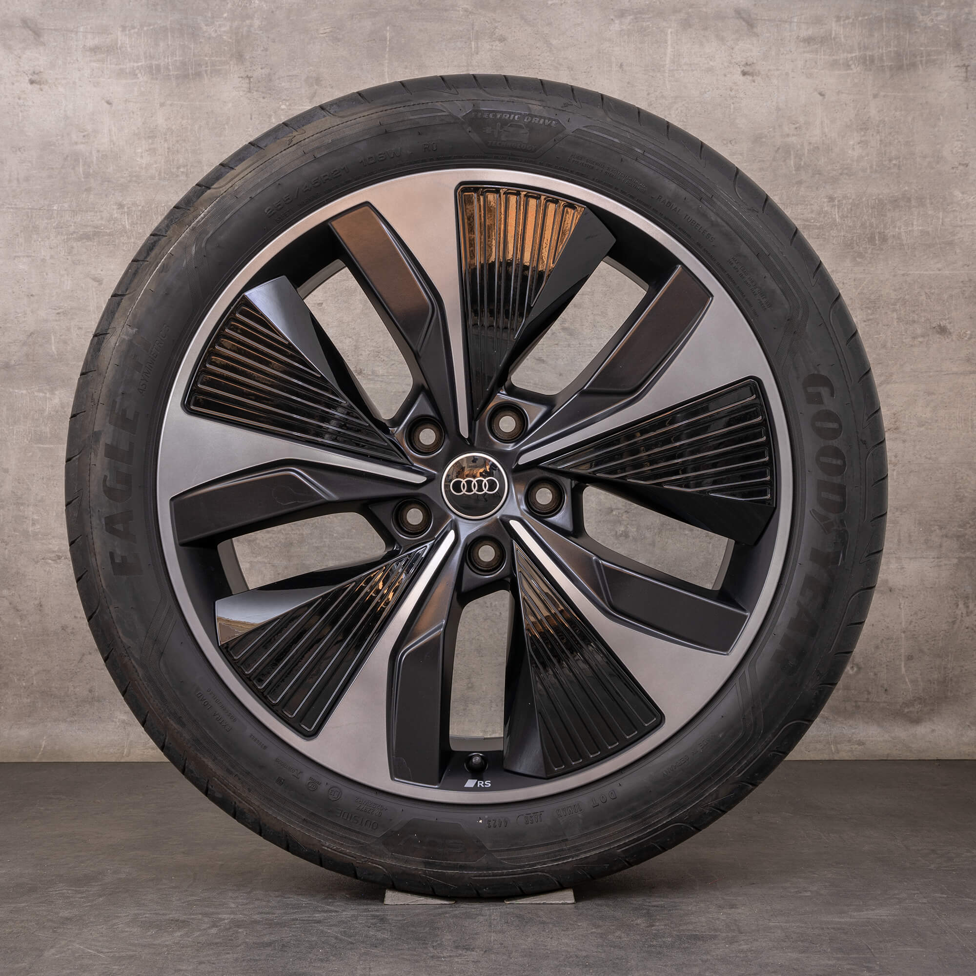 Original Audi Q6 SQ6 e tron GF Felgen 21 Zoll Sommerreifen 85H601025AQ 85H601025AR schwarz matt