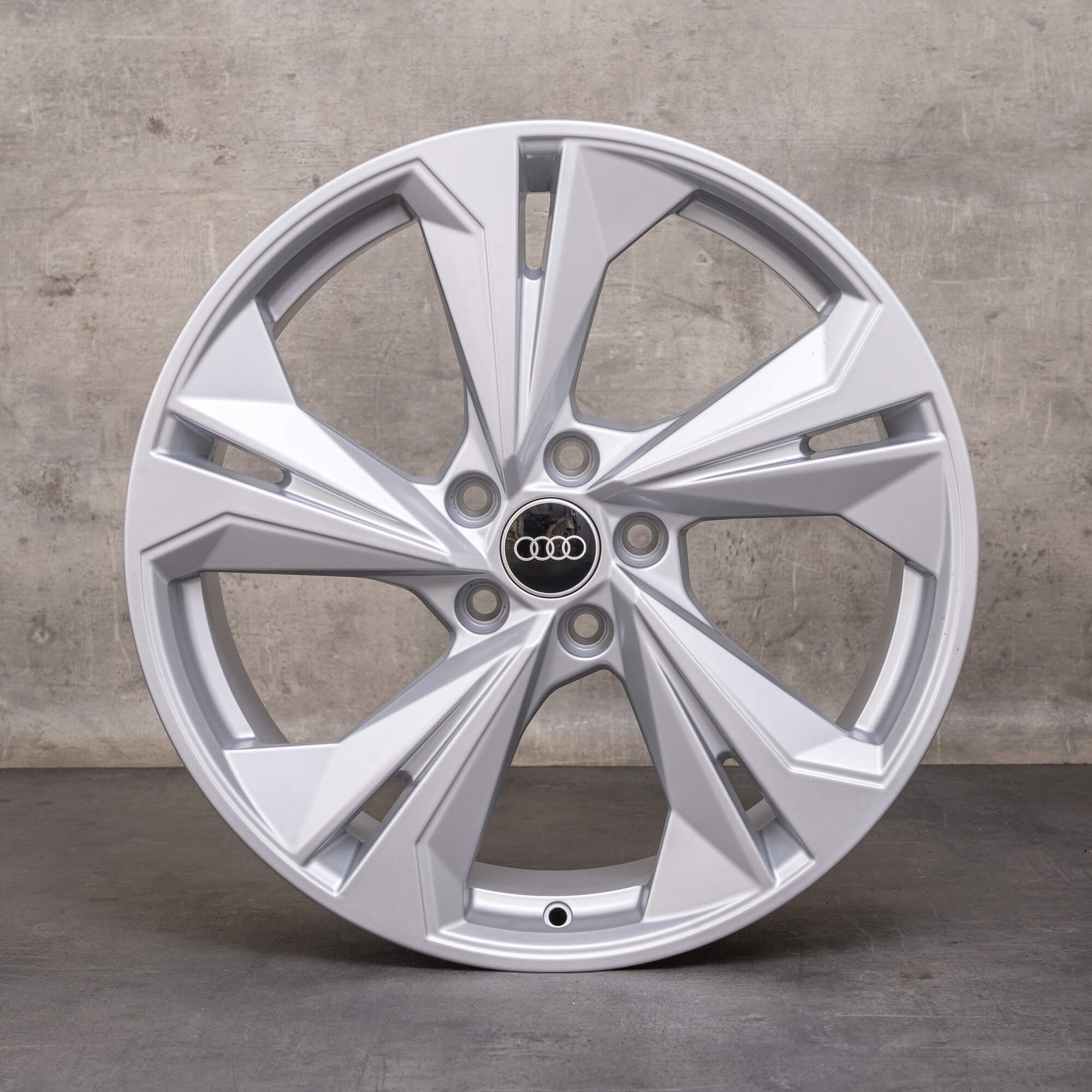 Originální disky Audi A3 S3 RS3 19 palců 8V 8Y 8Y0601025K stříbrné lesklé