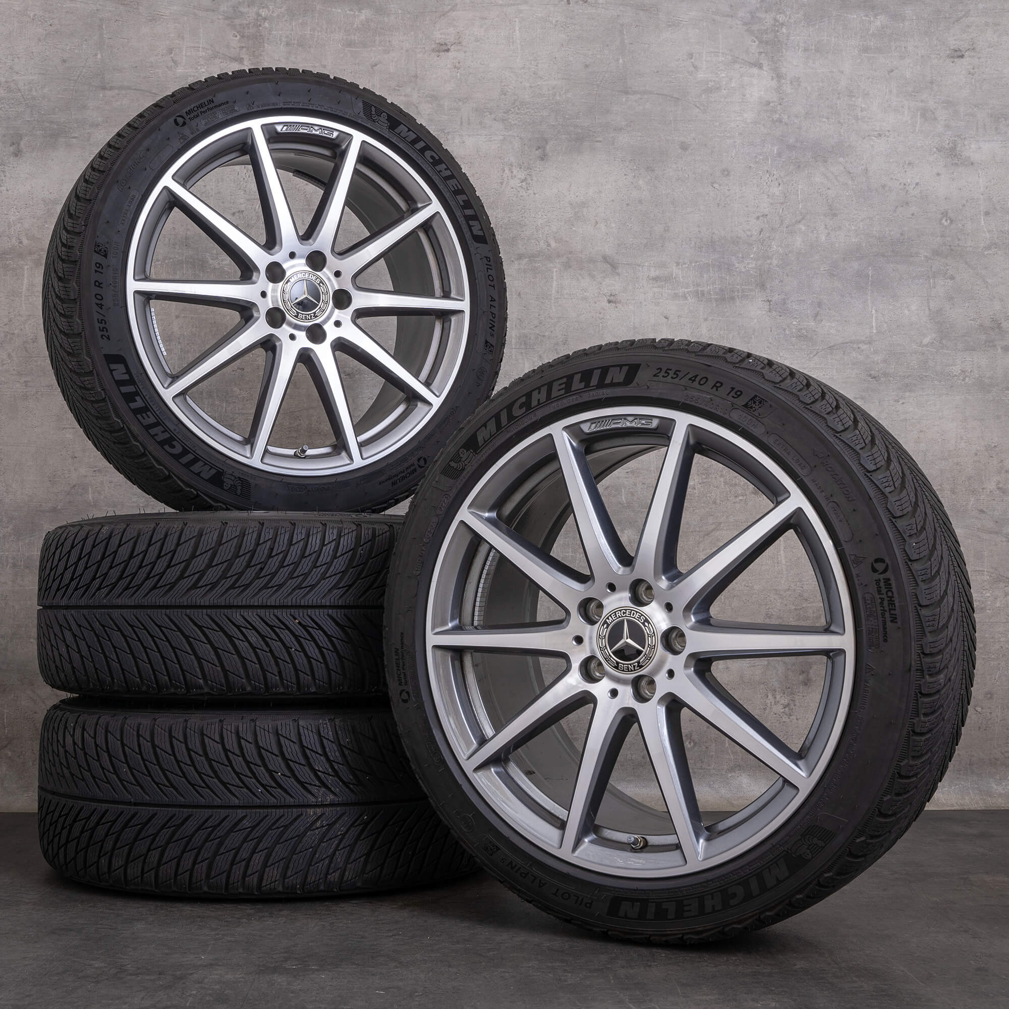 Original zimní pneu s disky Mercedes Benz C-Class C63 AMG 19" W206 S206 ráfky na auto A2064016900 A2064012800 himalaya šedá lesklá soustružená