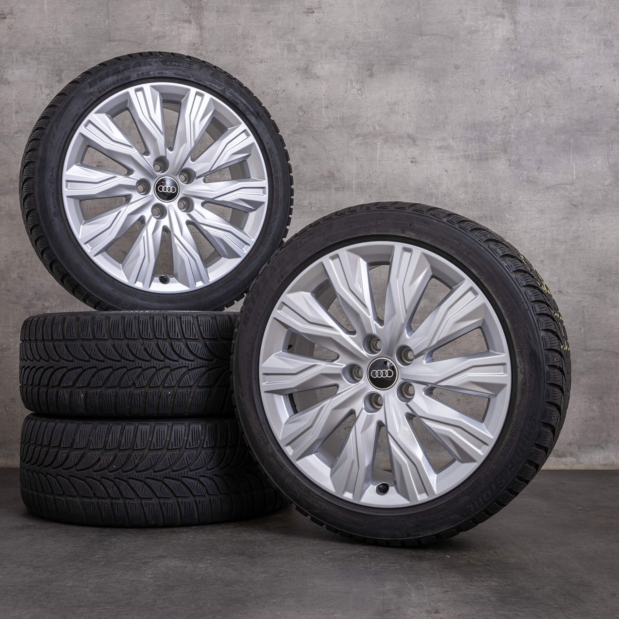 Original Audi A4 S4 B9 8W Gravis Winterräder 18 Zoll Felgen 8W0071498 silber glanz