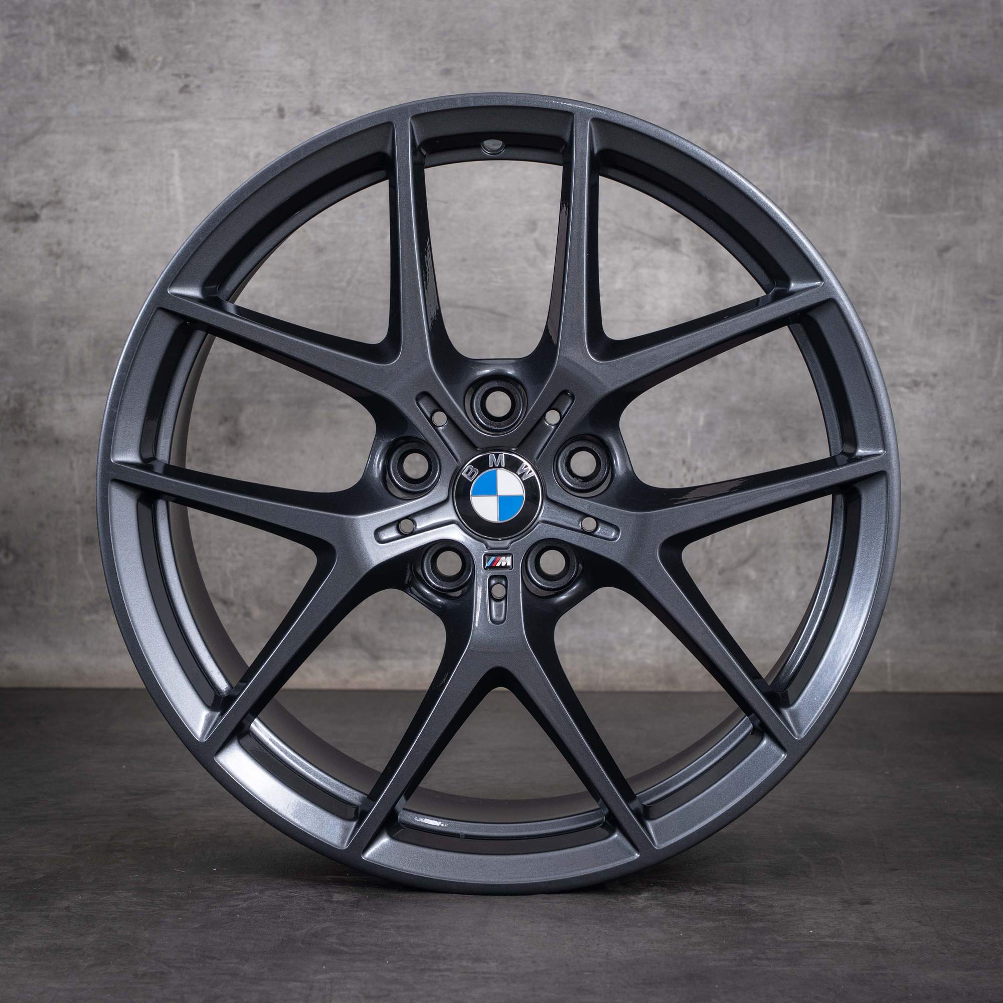 Oryginalne felgi BMW serii 1 i Seria 2 18 cali F40 F44 Gran Coupé stylizacja 554 M 8092353 kolor orbitgrey