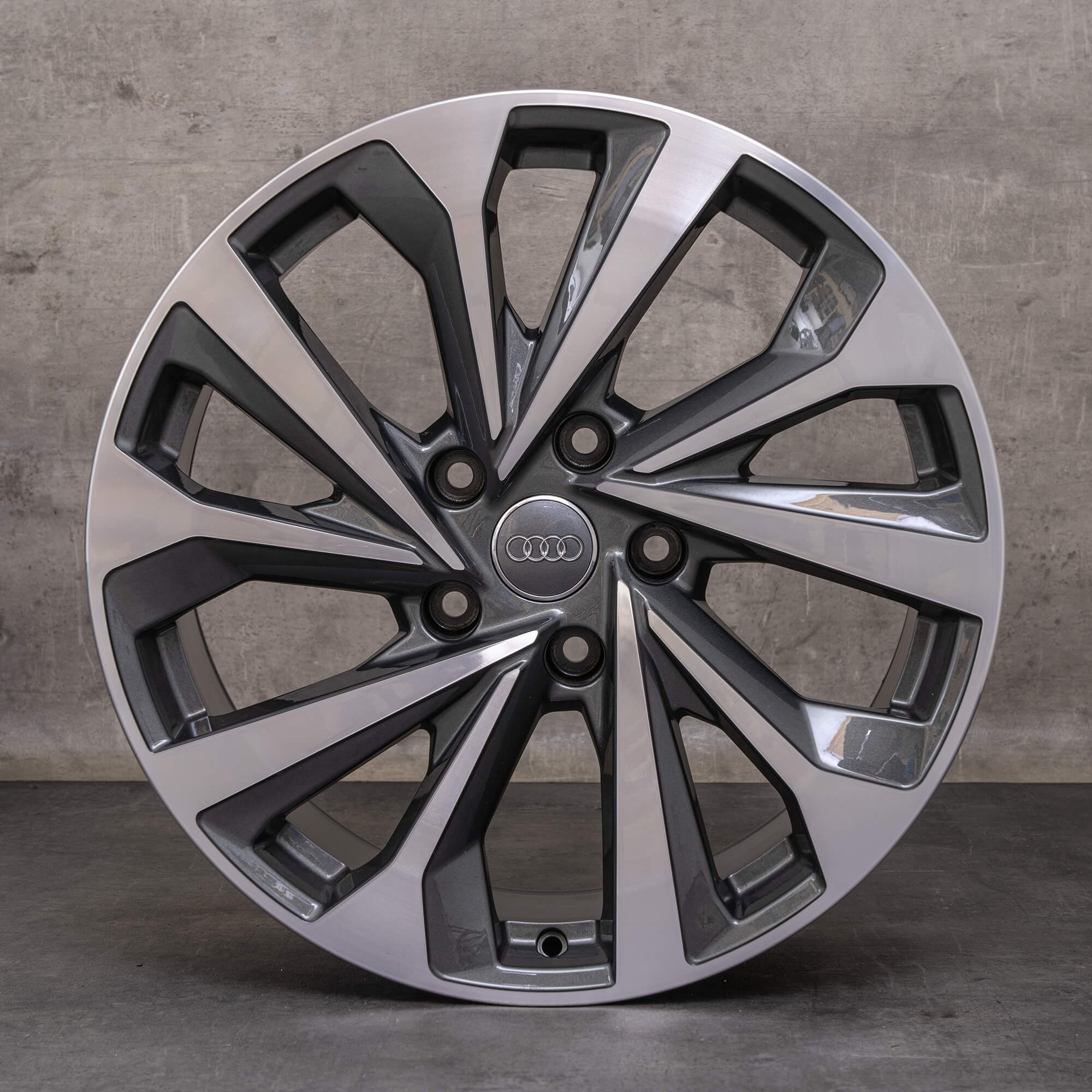 Original Audi Q6 SQ6 e-tron Felgen 19 Zoll GF 85H601025BN 85H601025BM Dynamik graphitgrau glanzgedreht