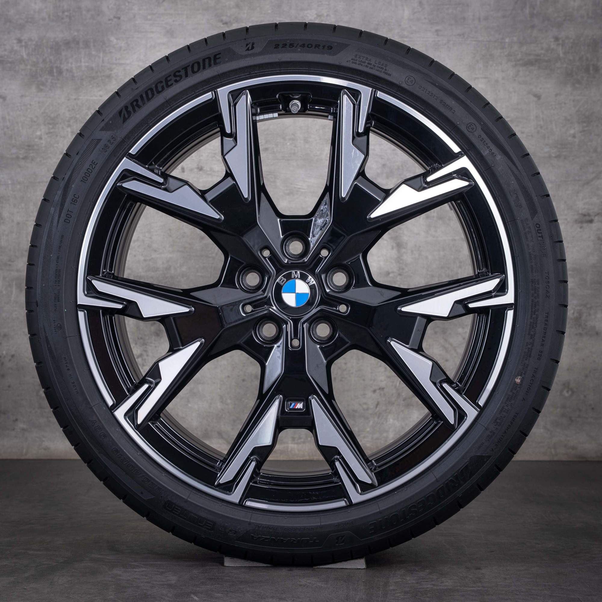 Oryginalne felgi BMW serii 1 i Serii 2 19 cali F70 F74 Gran Coupe opony letnie stylizacja 976 M 5A45267 czarne diamond cut opony letnie