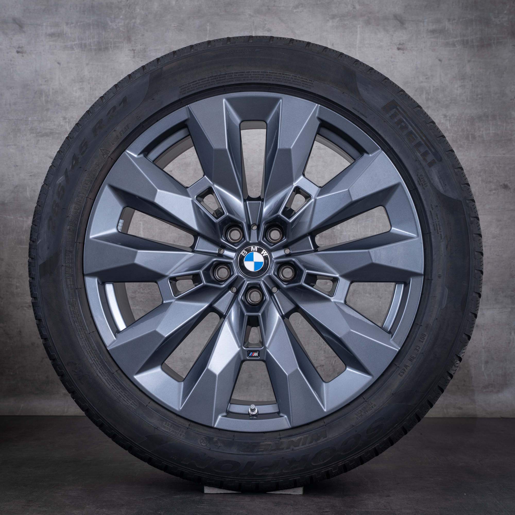 Originele BMW XM winterbanden op velg 21 inch G09 velgen Styling 917 M 5A6DE91 gunmetal grey glanzend