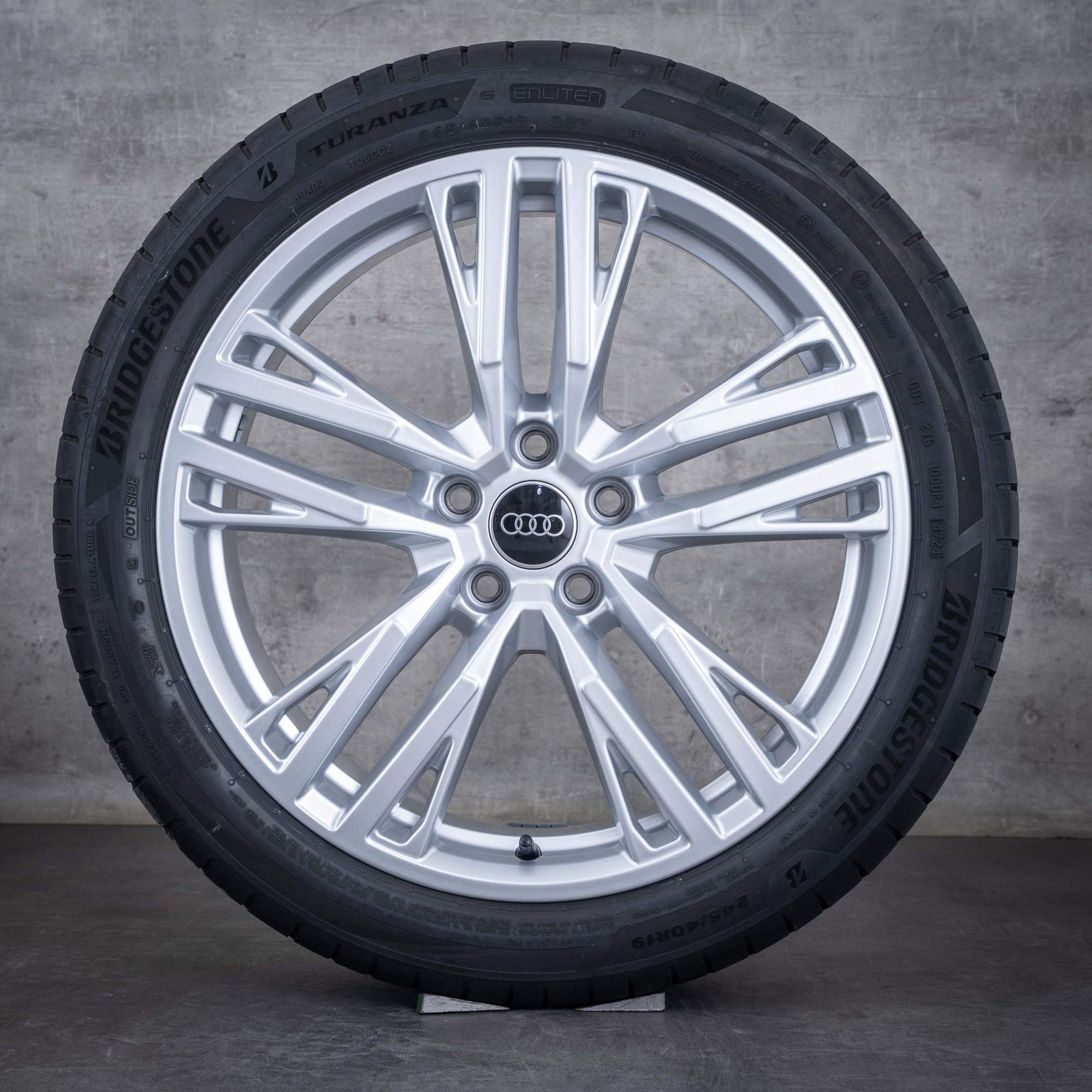 Alkuperäiset Audi A5 S5 vanteet 19 tuuman B10 kesäpyörät 8B3601025AS hopea kiiltävä