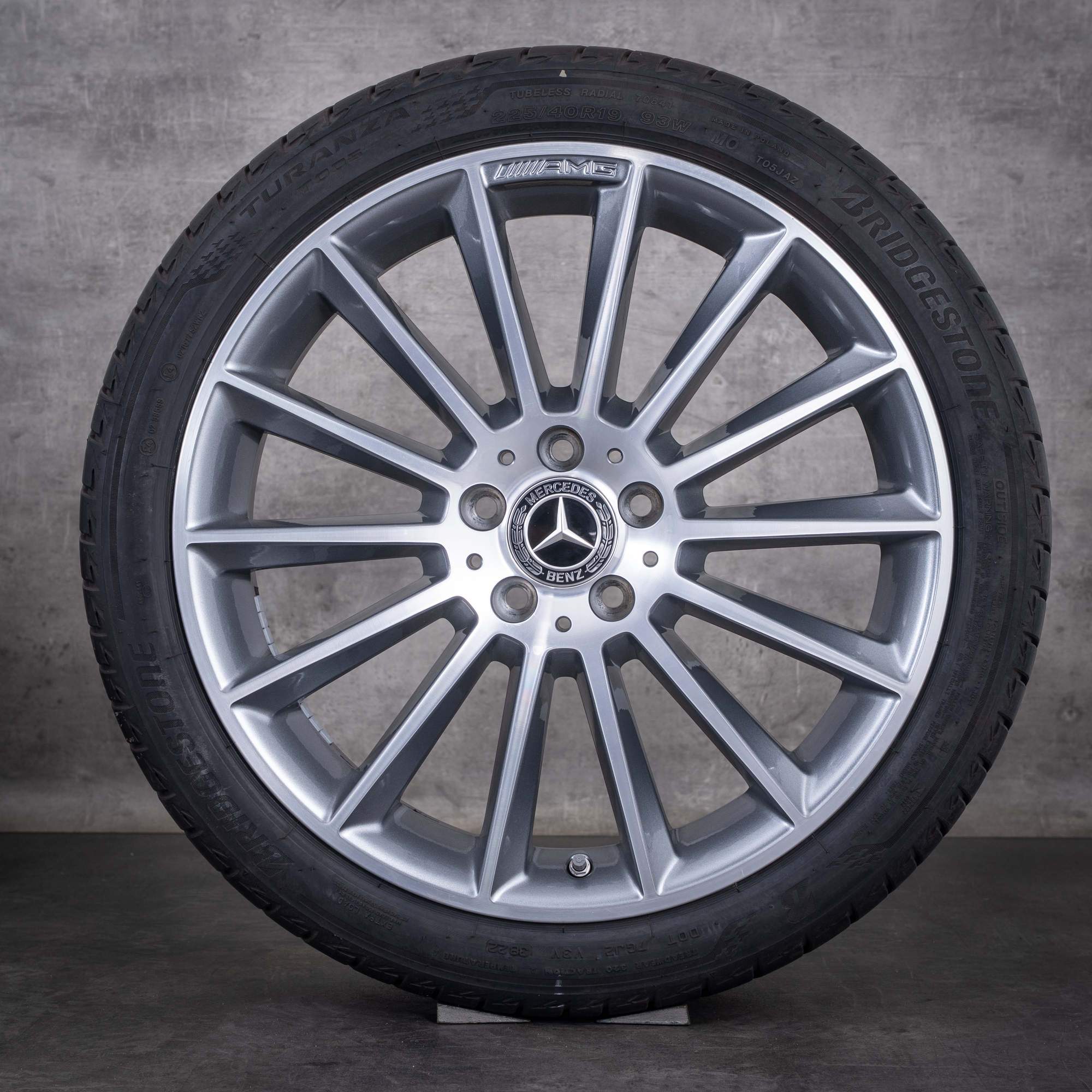 Original Mercedes-Benz A- och B-klass samt CLA vinterhjul 19 tum W177 V177 W247 C118 X118 fälgar A1774011600 himalaya grey, frontpolerade