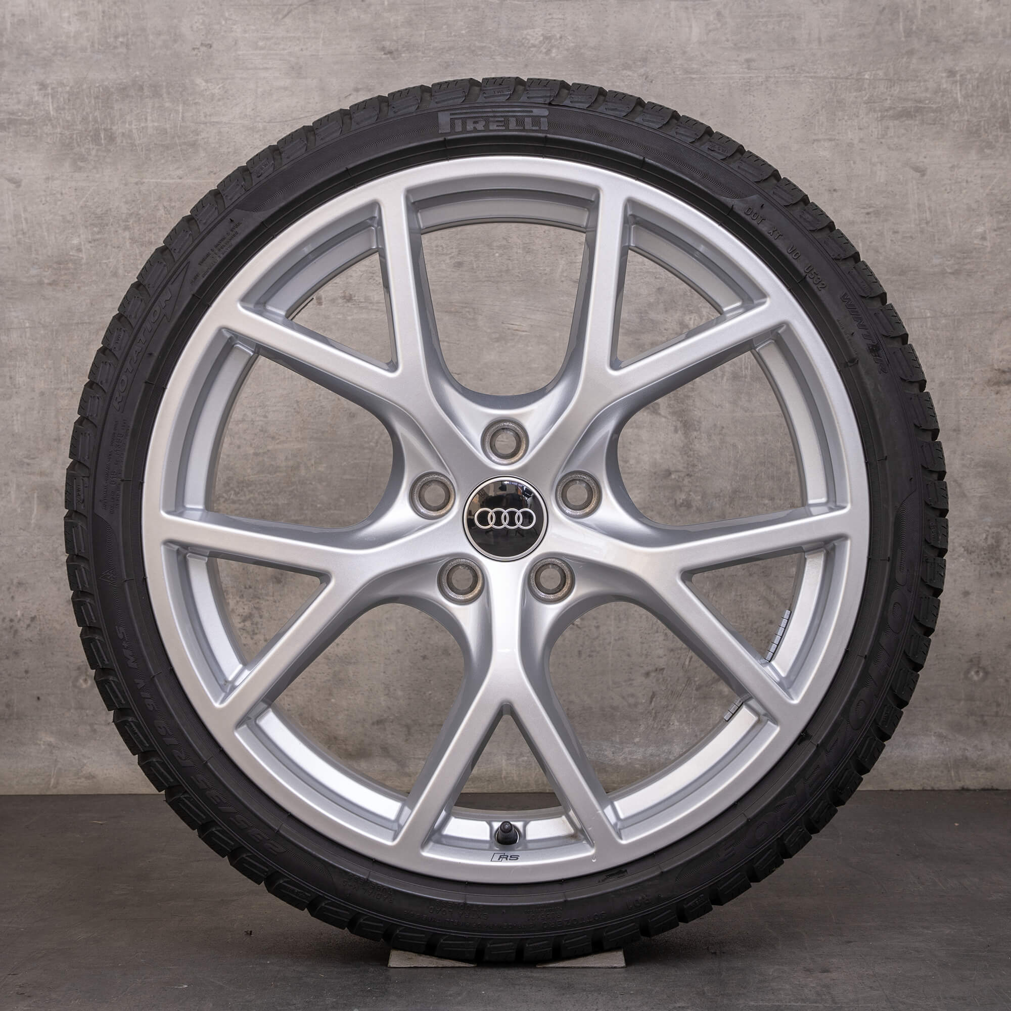 Original Audi RS3 8Y vinterhjul 19 tums fälgar 8Y0601025BT 8Y0601025BQ silver glänsande NY